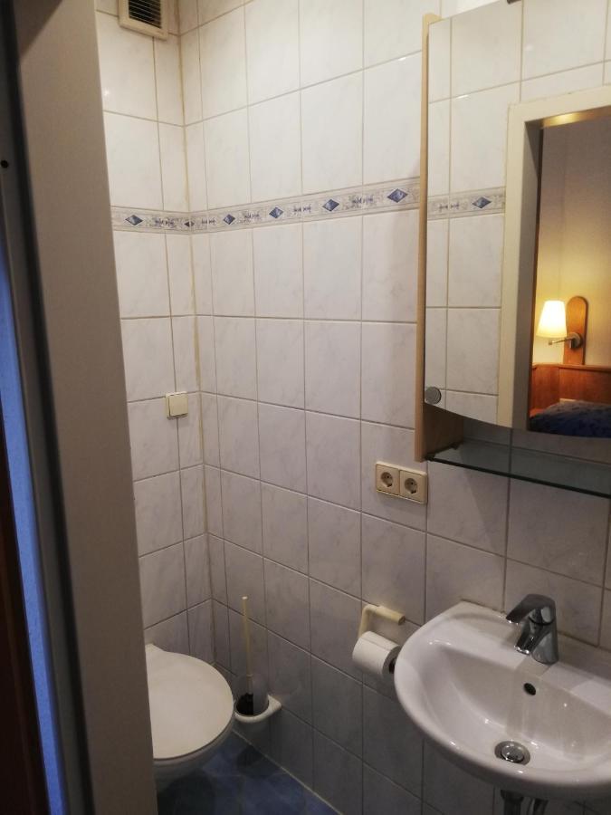 Basic Driepersoonskamer met Gedeelde Badkamer