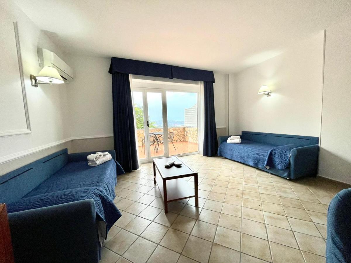 Camera Familiare con Balcone