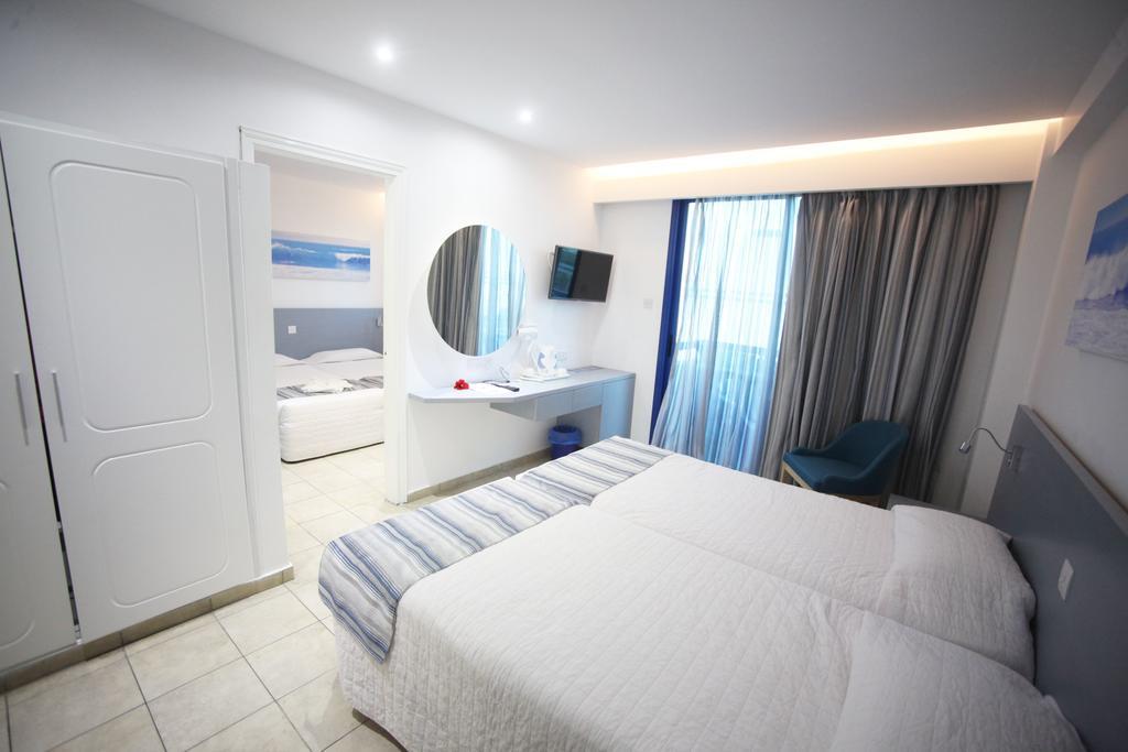 Vierpersoonskamer met Gedeelde Badkamer