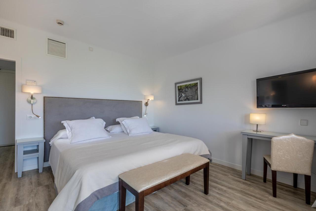 Quarto com Cama de Casal ou 2 de Solteiro