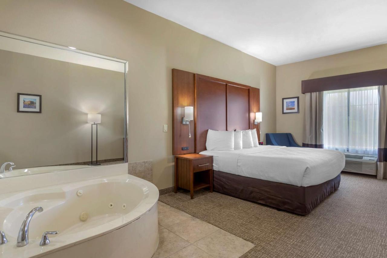 King Suite with Whirlpool