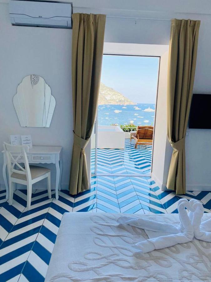 Executive Suite with outdoor Spa Bath