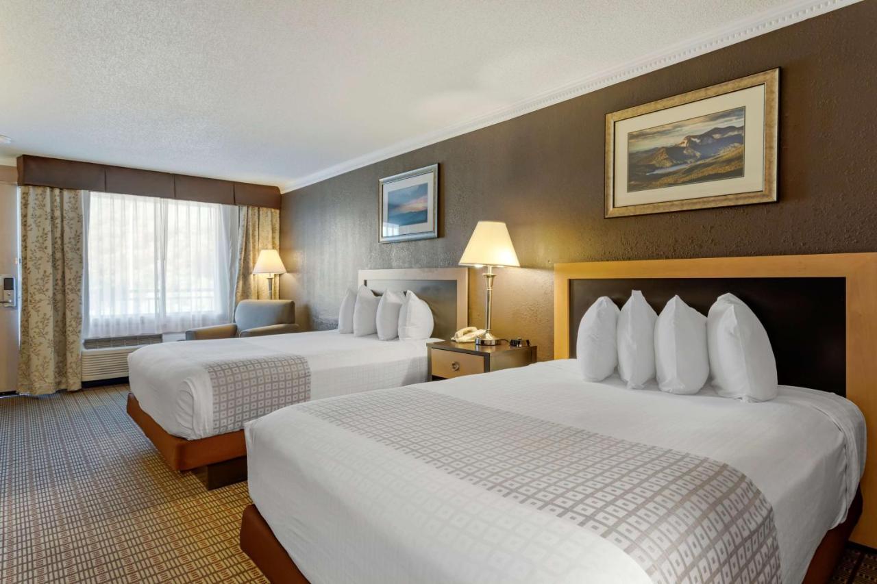 Queen Room with Two Queen Beds with Bath Tub - Mobility Accessible/Non-Smoking