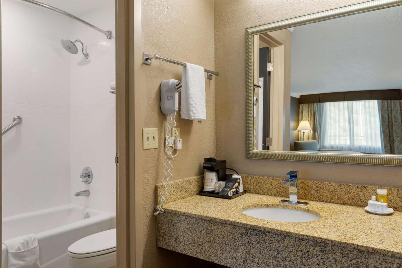 King Room with Mountain View - Non-Smoking