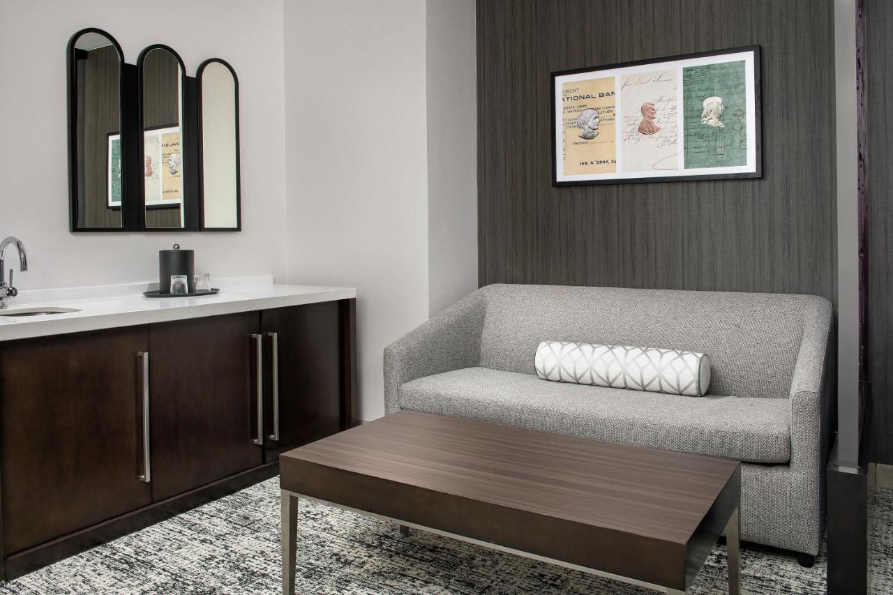 Executive King Room with Sofa Bed and City View
