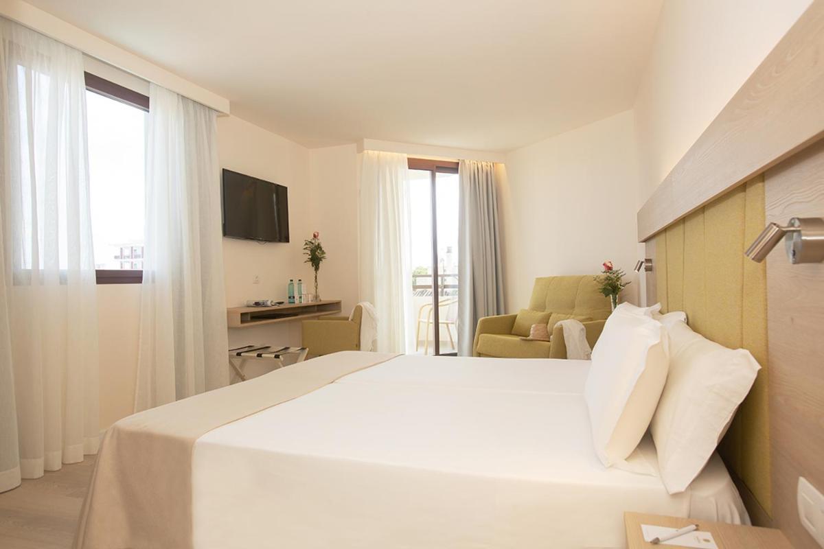 Habitación Doble con vistas laterales al mar