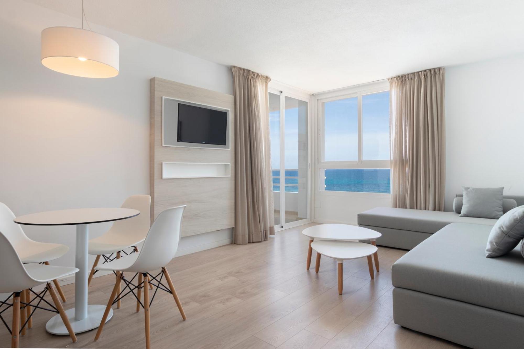 Familienzimmer mit Meerblick (2 Erwachsene + 2 Kinder)