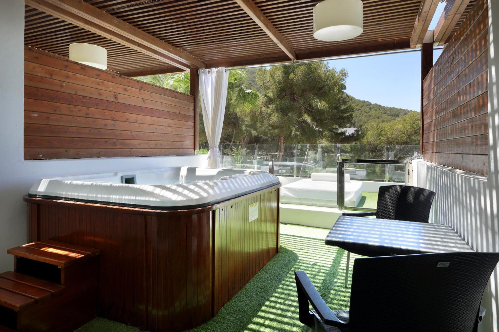 Habitación Doble Deluxe con jacuzzi y terraza