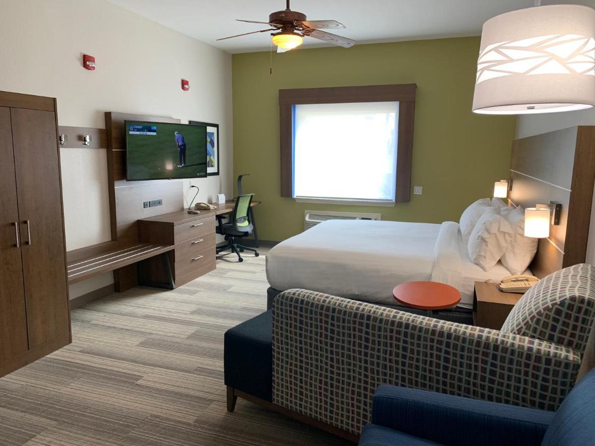 King Suite with Sofa Bed - Non-Smoking