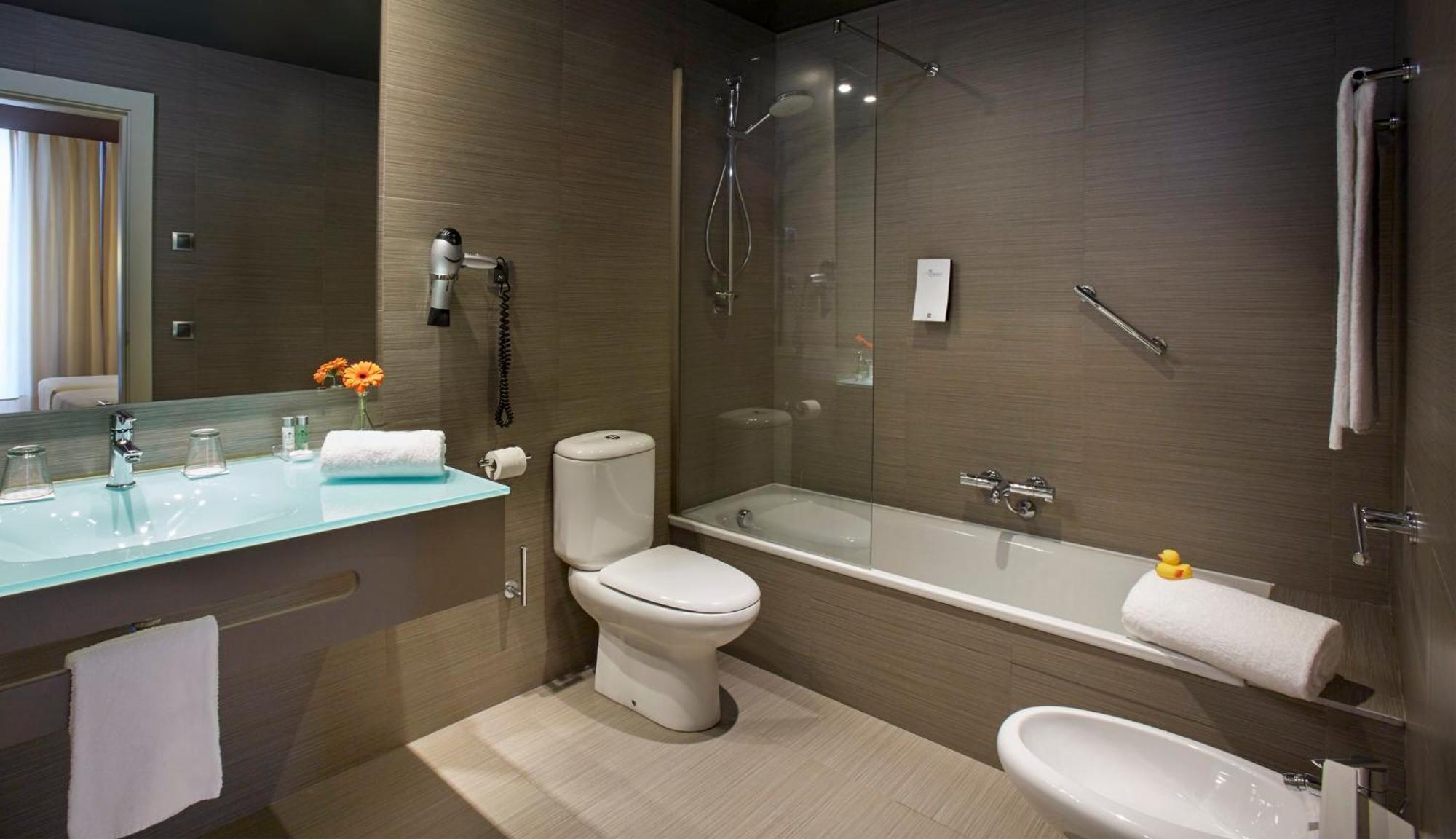 Twin Room,1644405744:JPEG