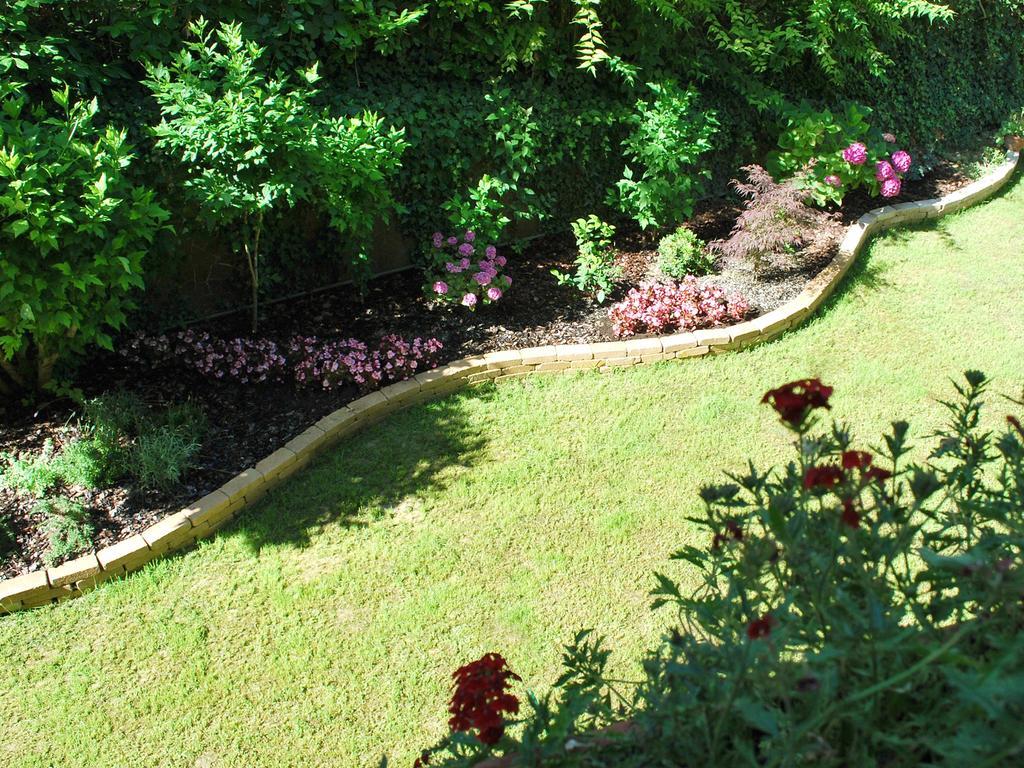 Camera Matrimoniale con Vista Giardino