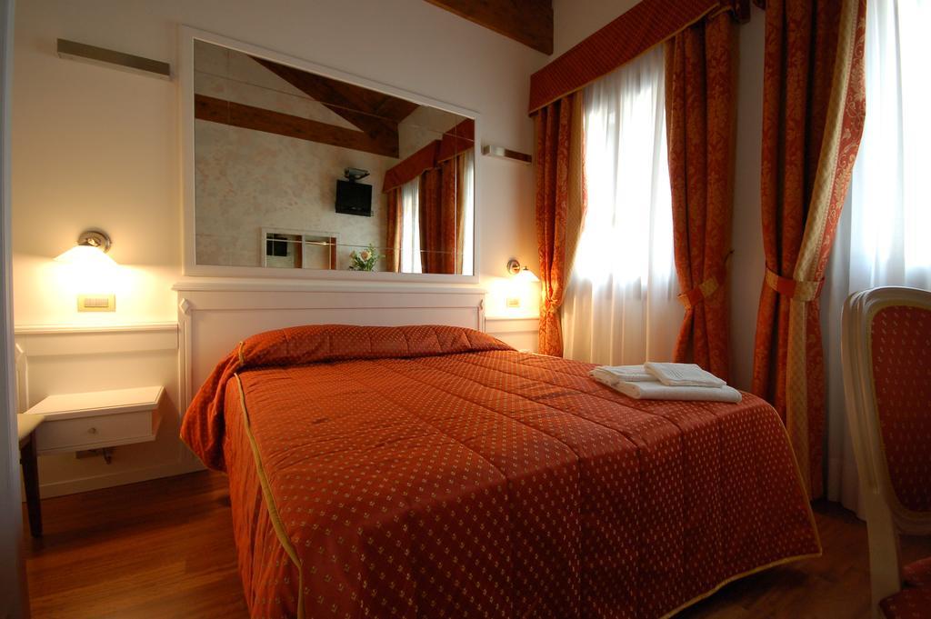 Tweepersoonskamer met 1 of 2 Bedden en Eigen Badkamer