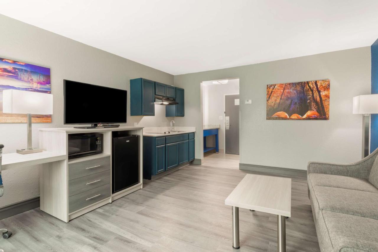 King Suite with Sofa Bed and Kitchenette