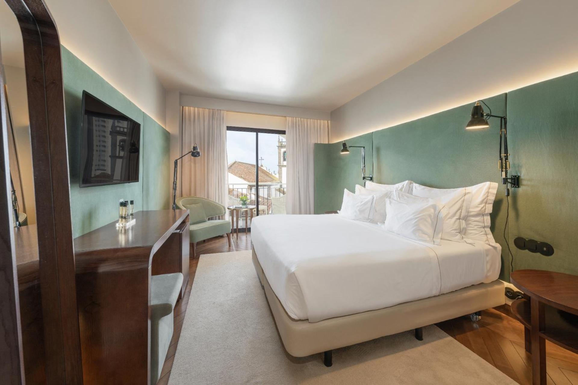 Doppel-/Zweibettzimmer mit Stadtblick