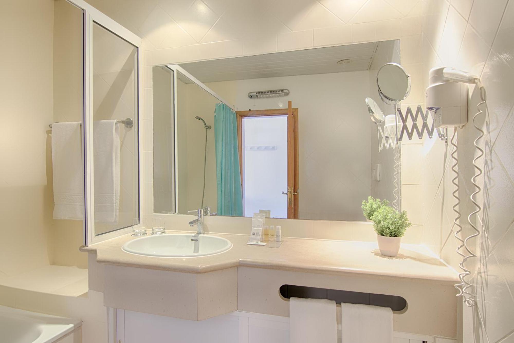 Apartamento com 1 Quarto e Vista Piscina (2 Adultos + 2 Crianças até aos 12 Anos)