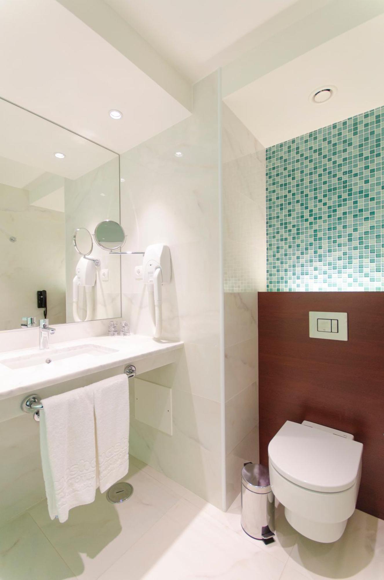 Quarto Twin (1 adulto + 2 crianças)