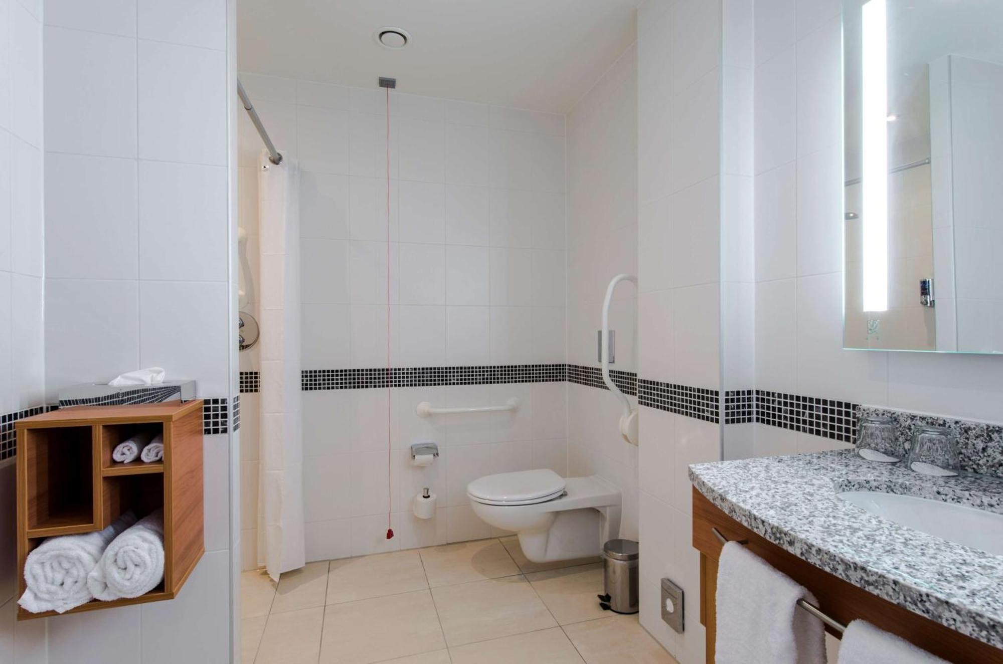 Quarto Queen - Acessível a Pessoas com Mobilidade Condicionada