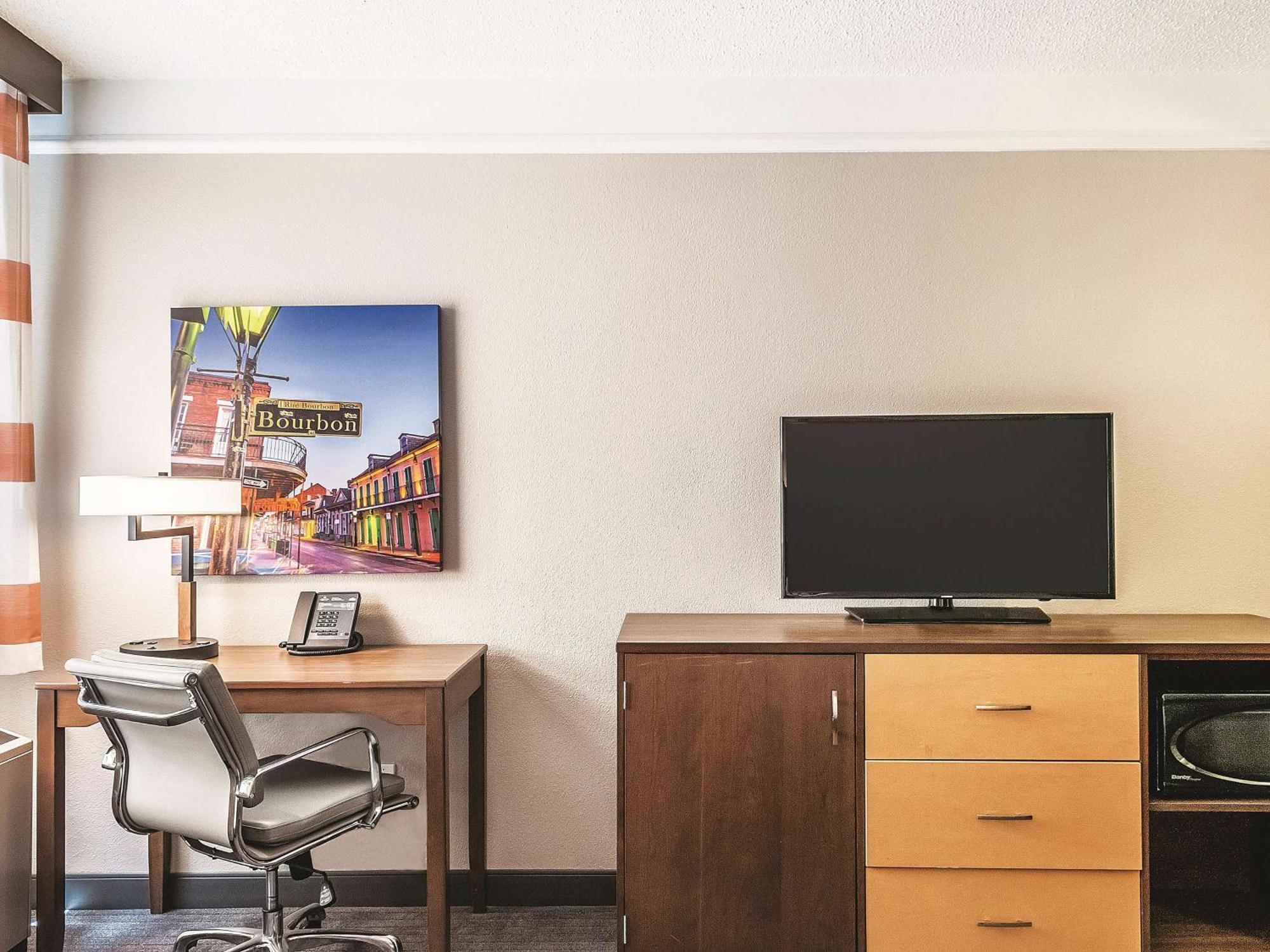 Chambre Double avec 2 Lits Doubles - Accessible aux Personnes à Mobilité Réduite