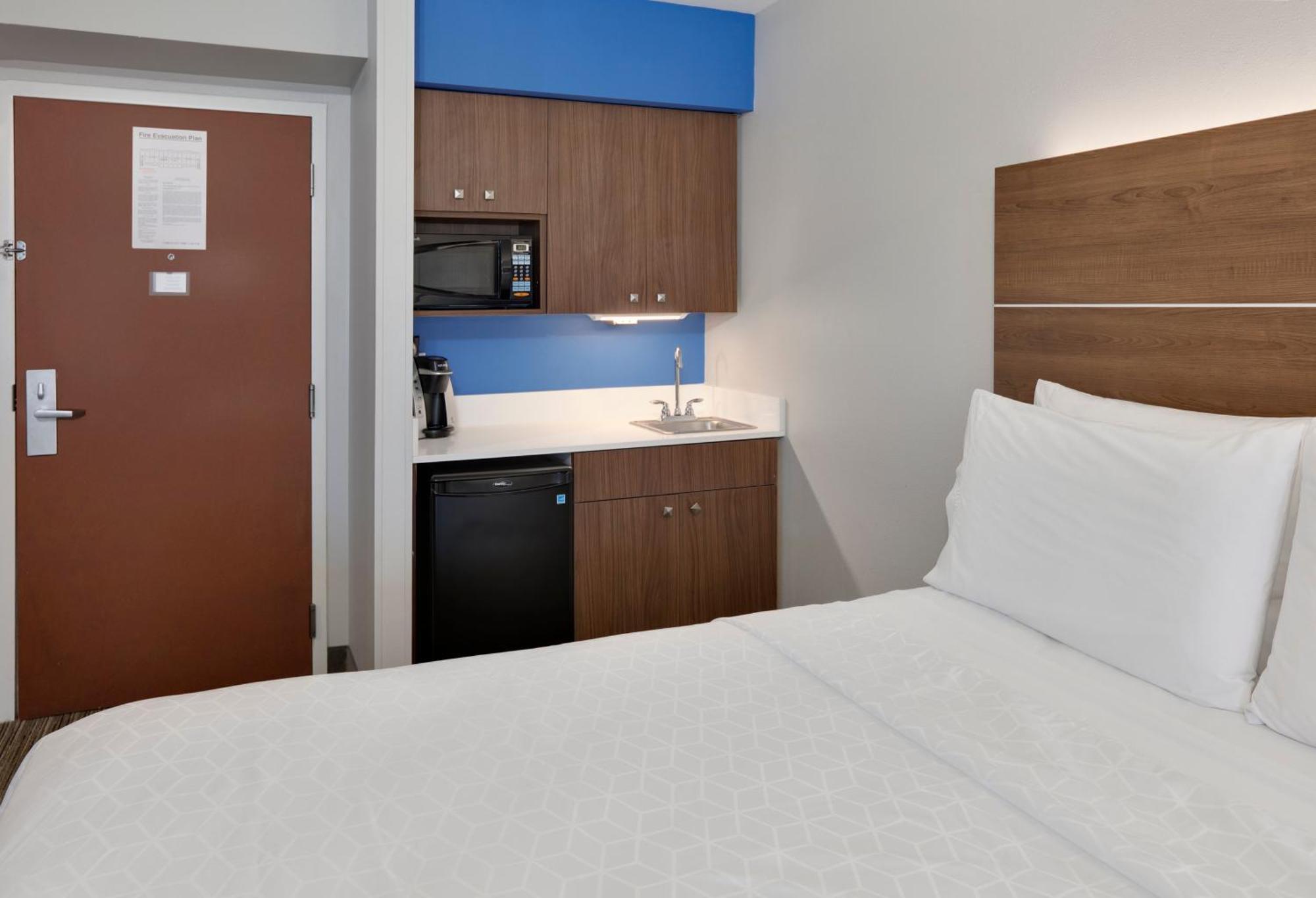 Queen Suite with Two Queen Beds
