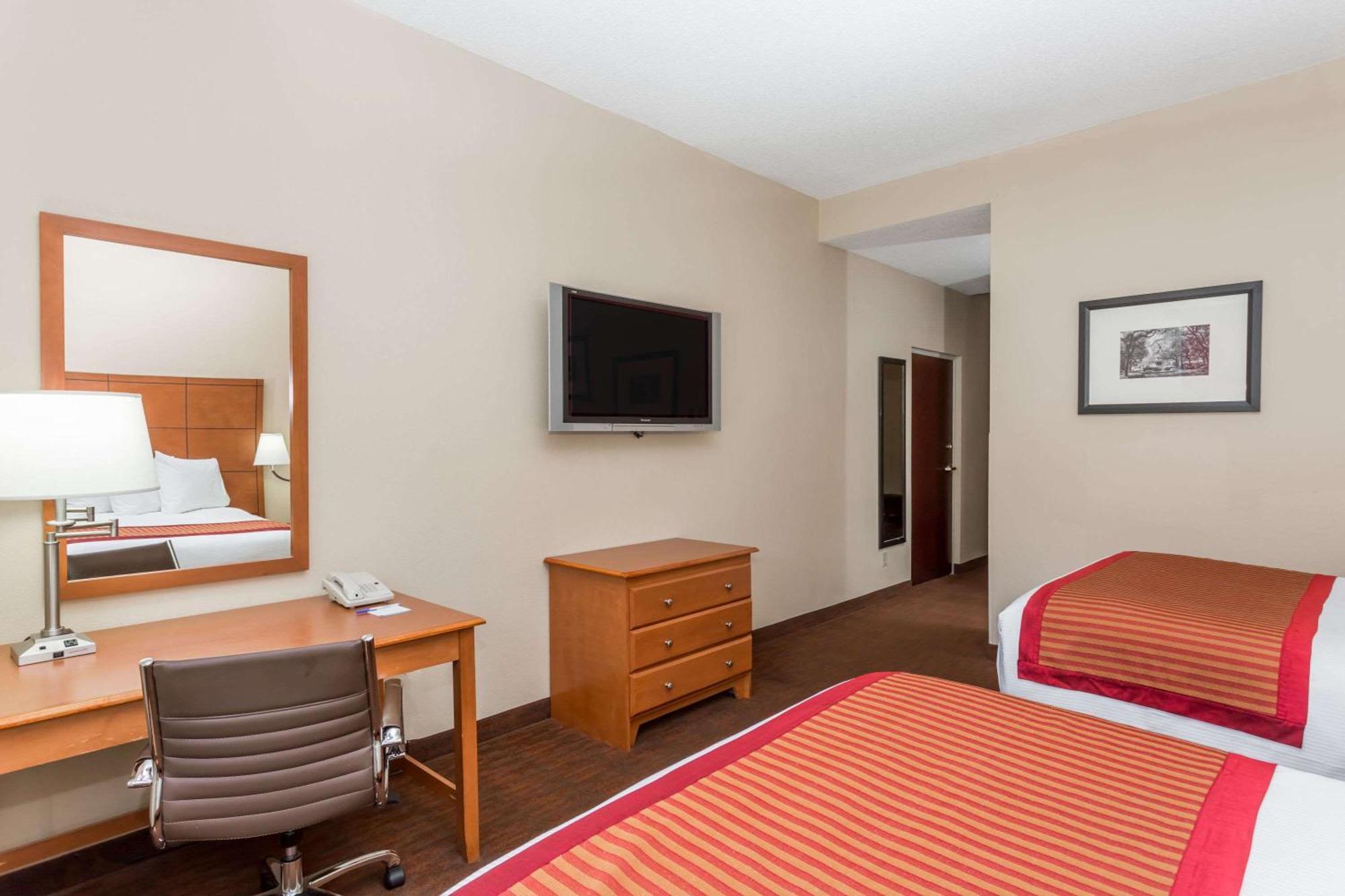 Family and Friends Suite with Two Double Beds and Two Single Beds - Non-Smoking