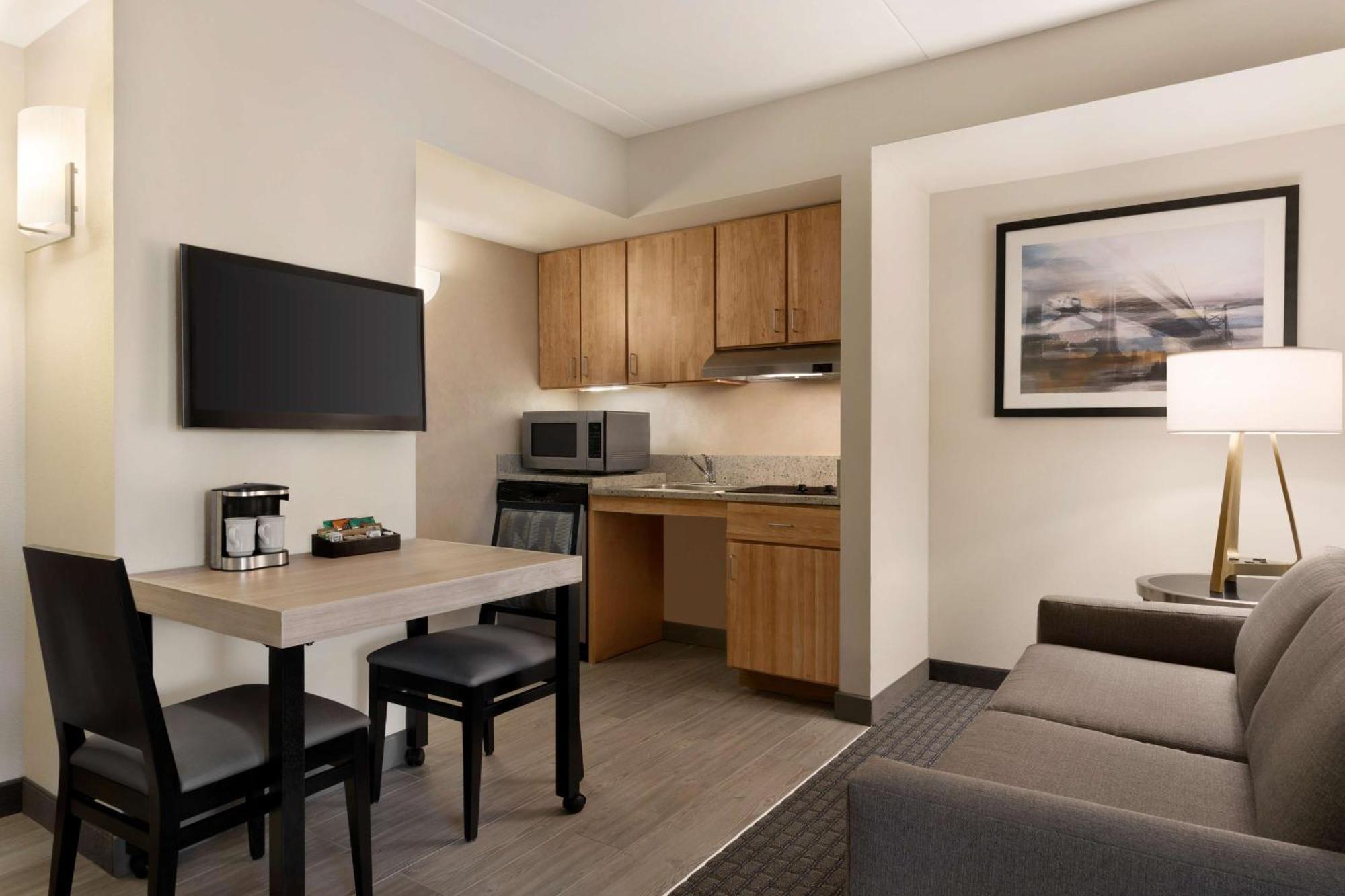 King Suite with Roll-In Shower - Mobility and Hearing Access/Non-Smoking