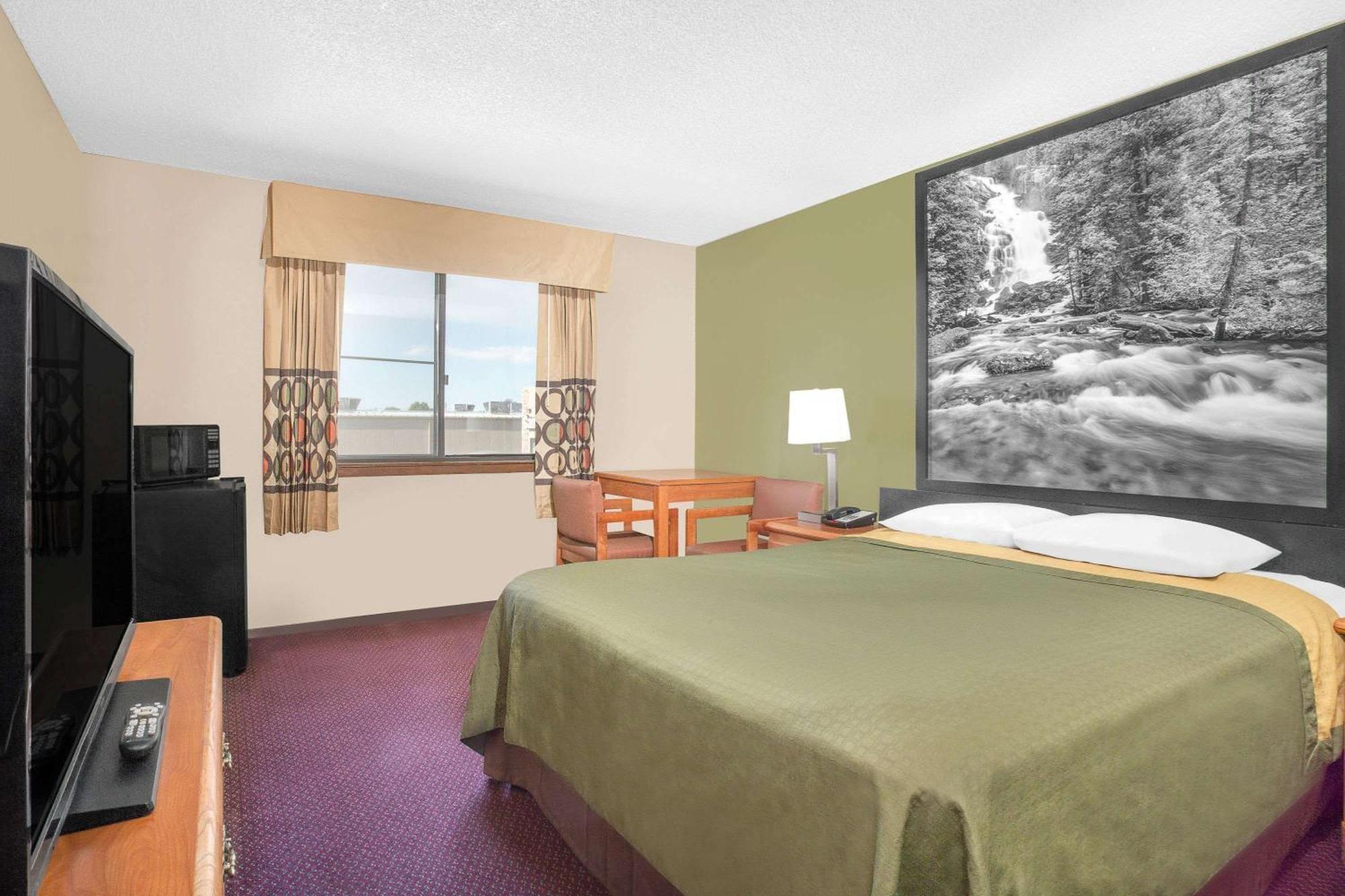 Queen Room - Non-Smoking