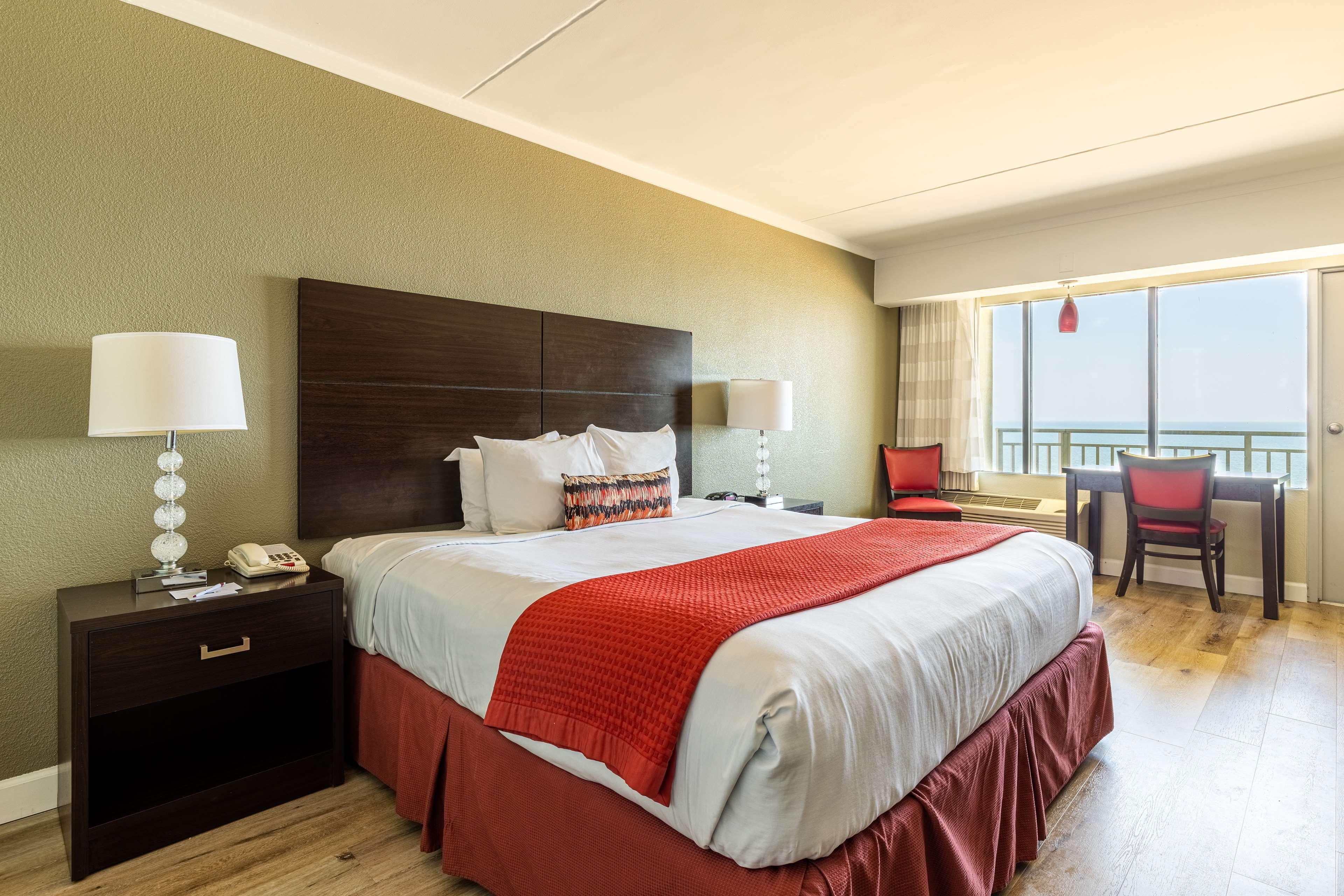 King Room with Ocean View - Non-Smoking