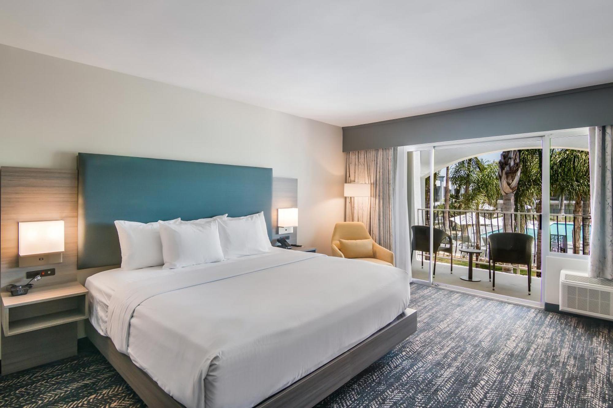 Suite 1 Chambre Lit King-Size - Vue sur Piscine - Non-Fumeurs