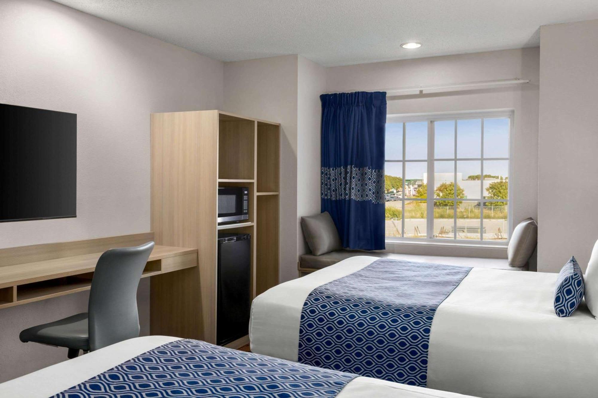 Queen Room with Two Queen Beds - Non-Smoking