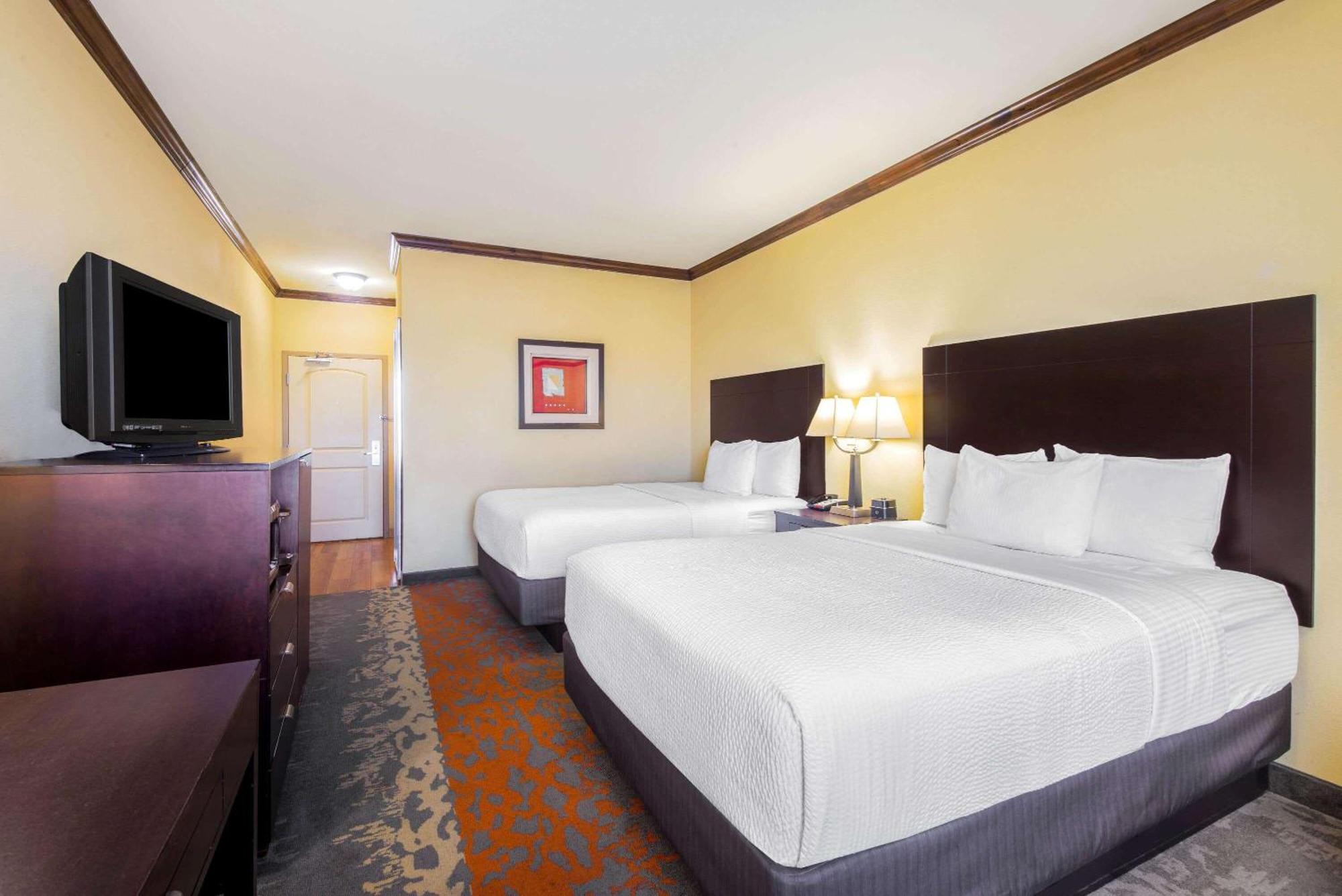 Deluxe Queen Room with Two Queen Beds