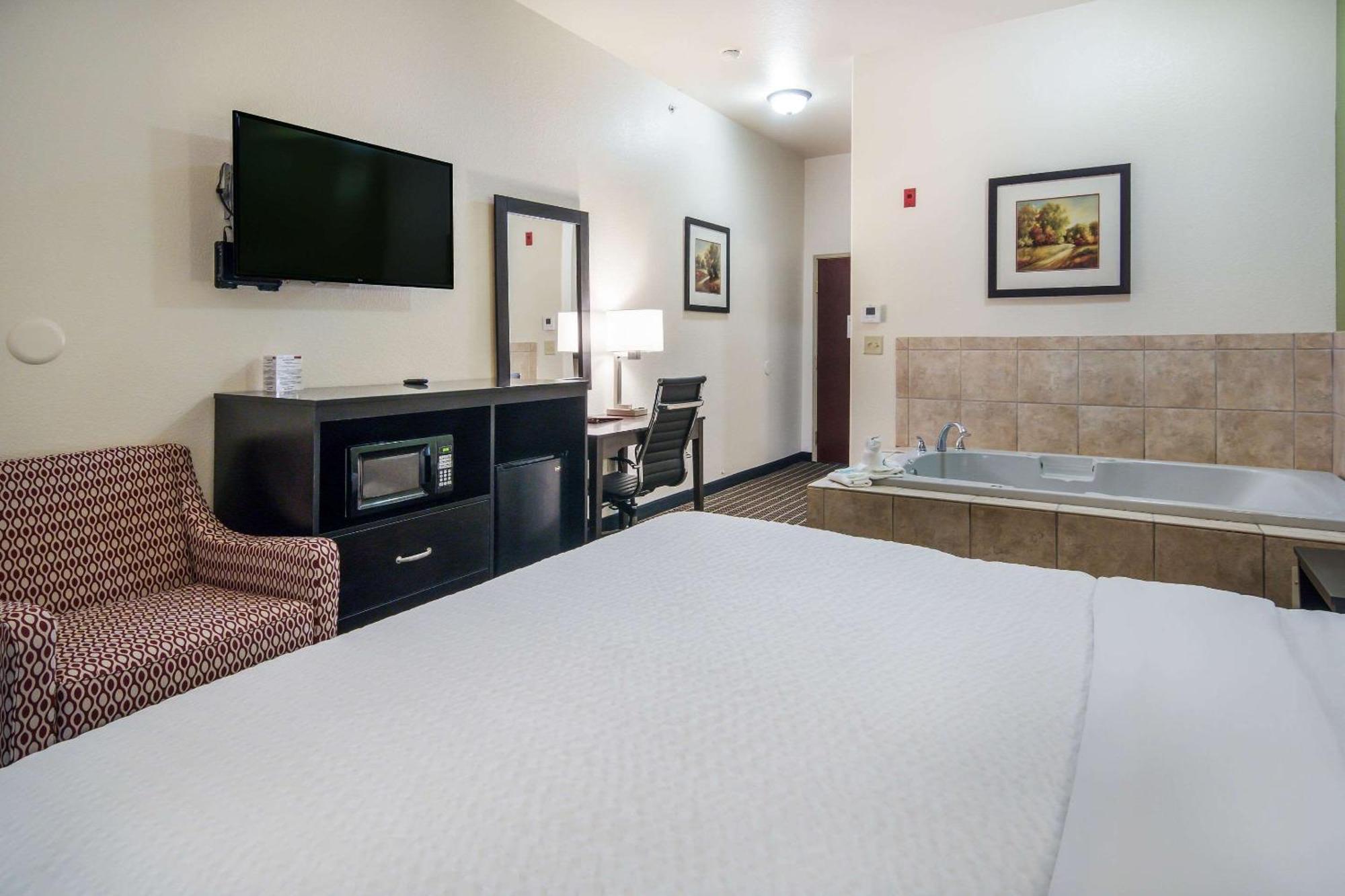 King Suite with Whirlpool - Non-Smoking