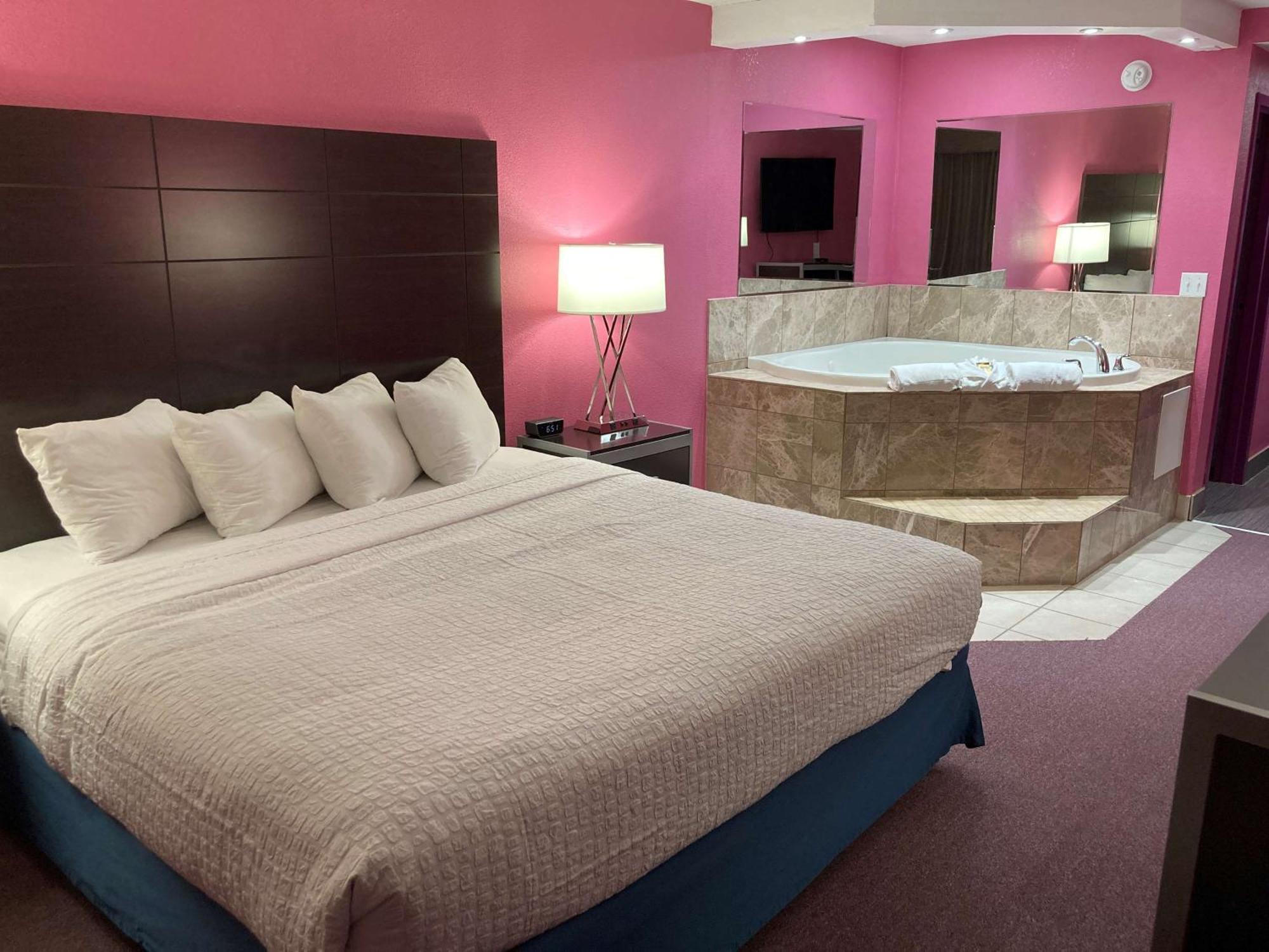 King Room with Spa Bath - Smoking