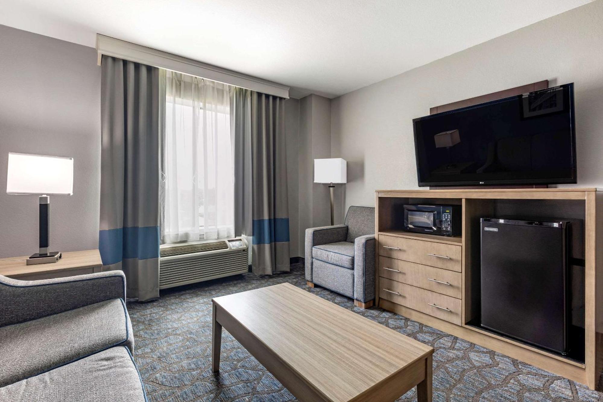 King Suite - Accessible/Non-Smoking
