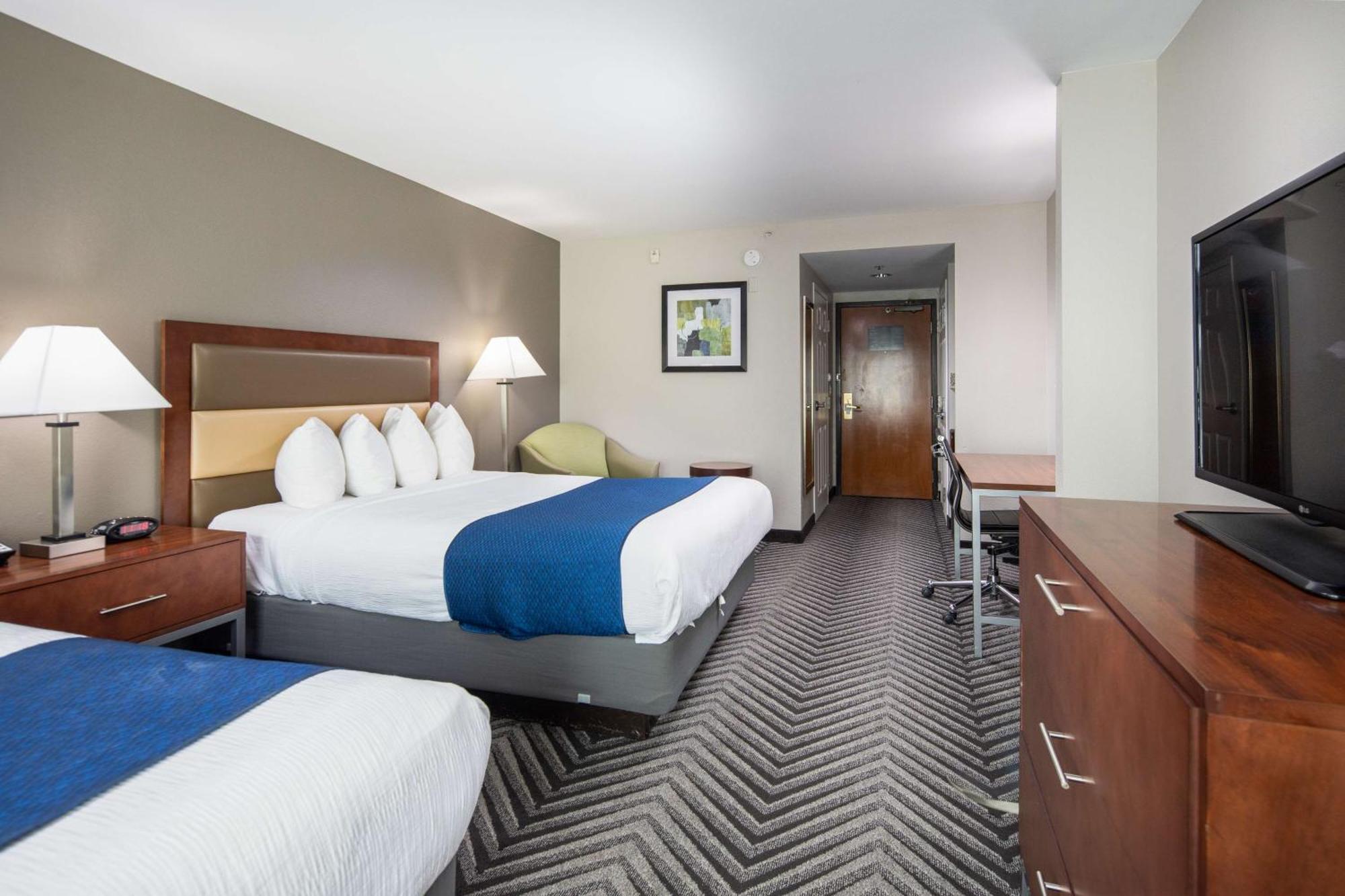 Queen Room with Two Queen Beds - Non-Smoking