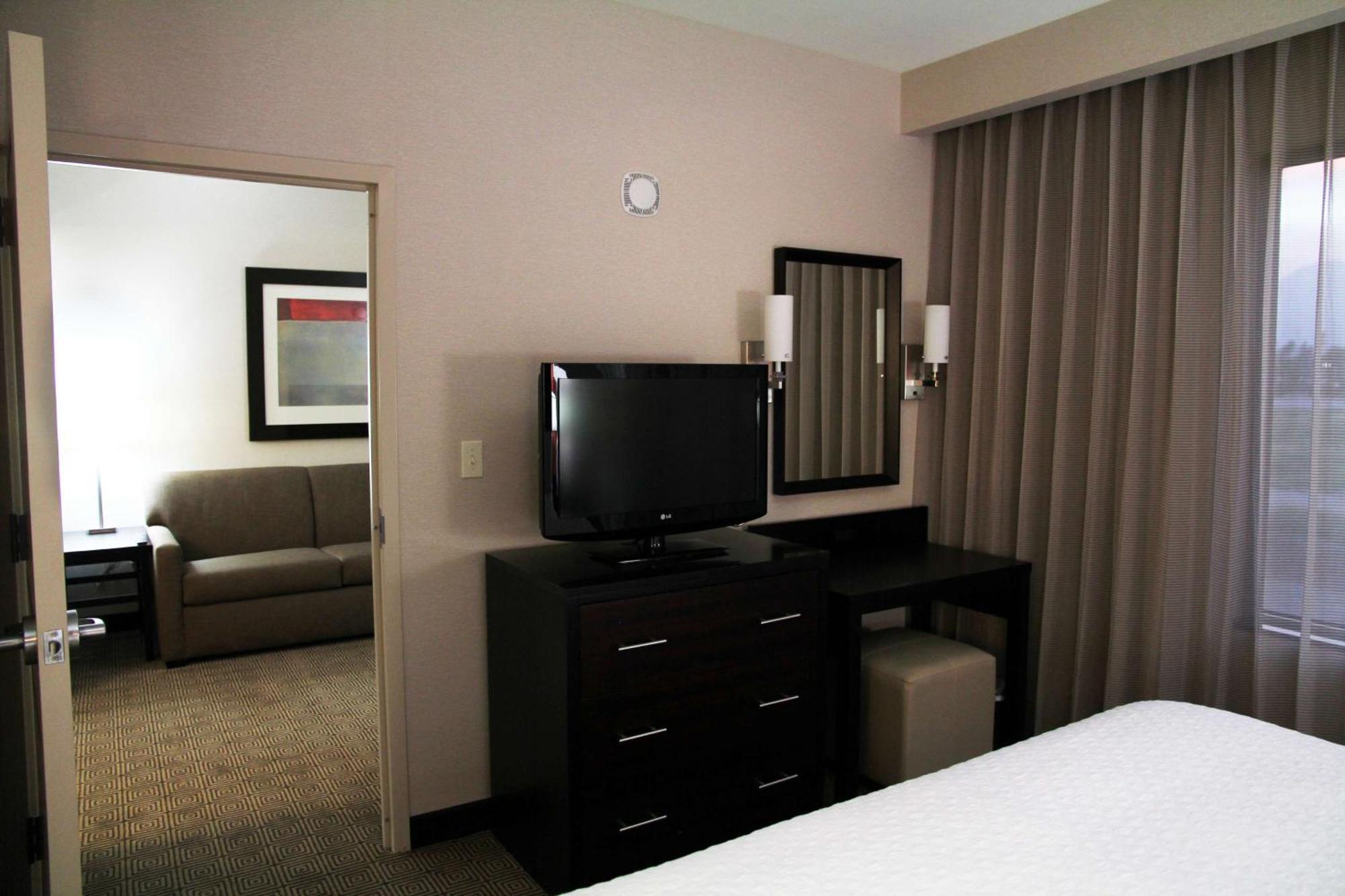 One-Bedroom King Suite with Roll-in Shower - Mobility Accessible