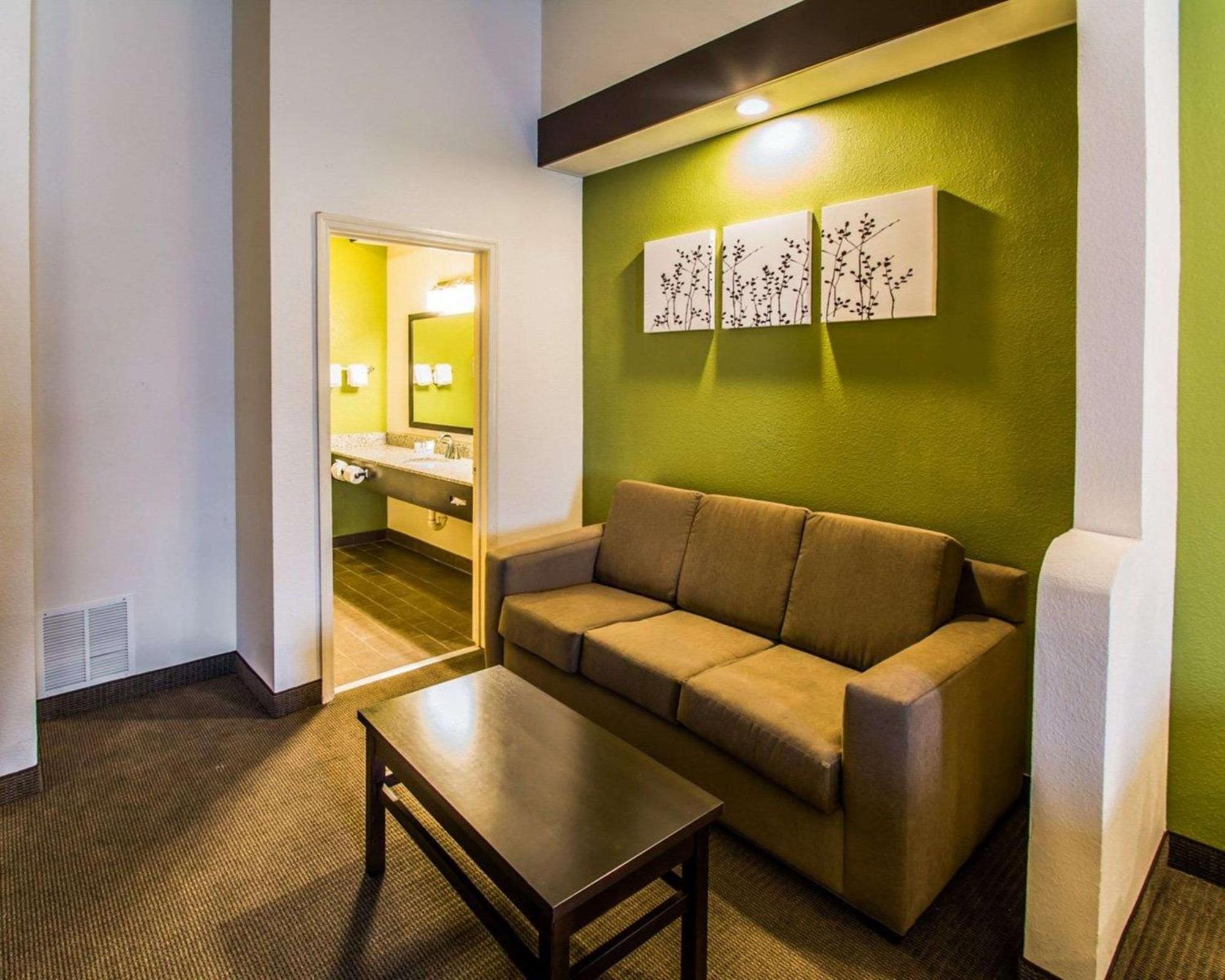 Queen Suite with Two Queen Beds