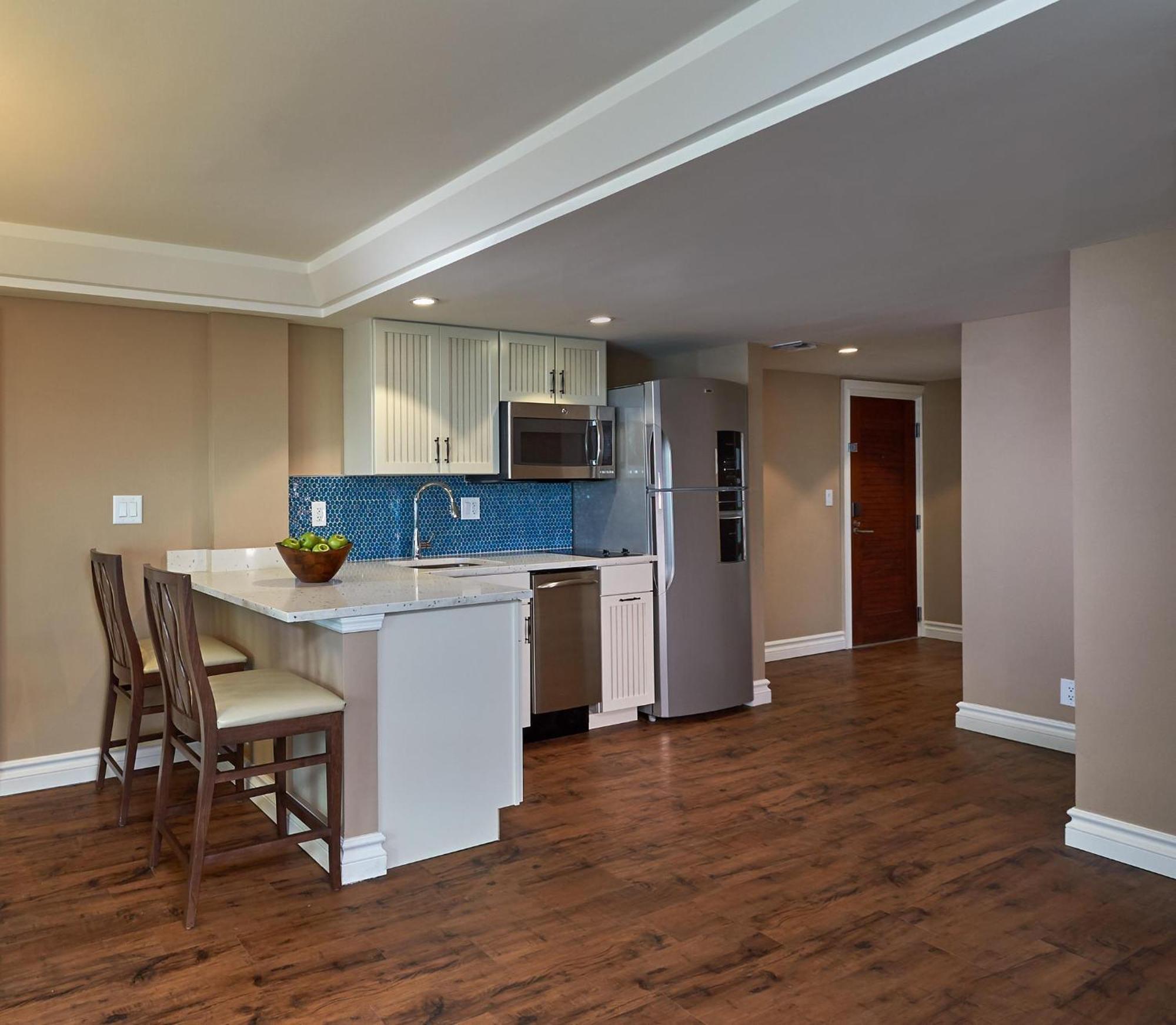 Ground Level Deluxe One-Bedroom Suite with Gulf View