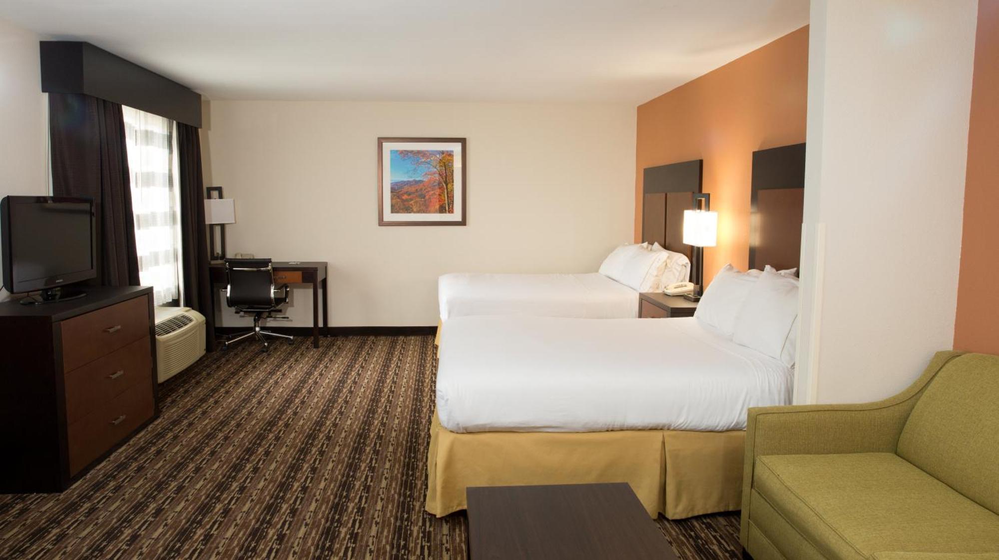 Queen Suite with Two Queen Beds and Additional Living Area