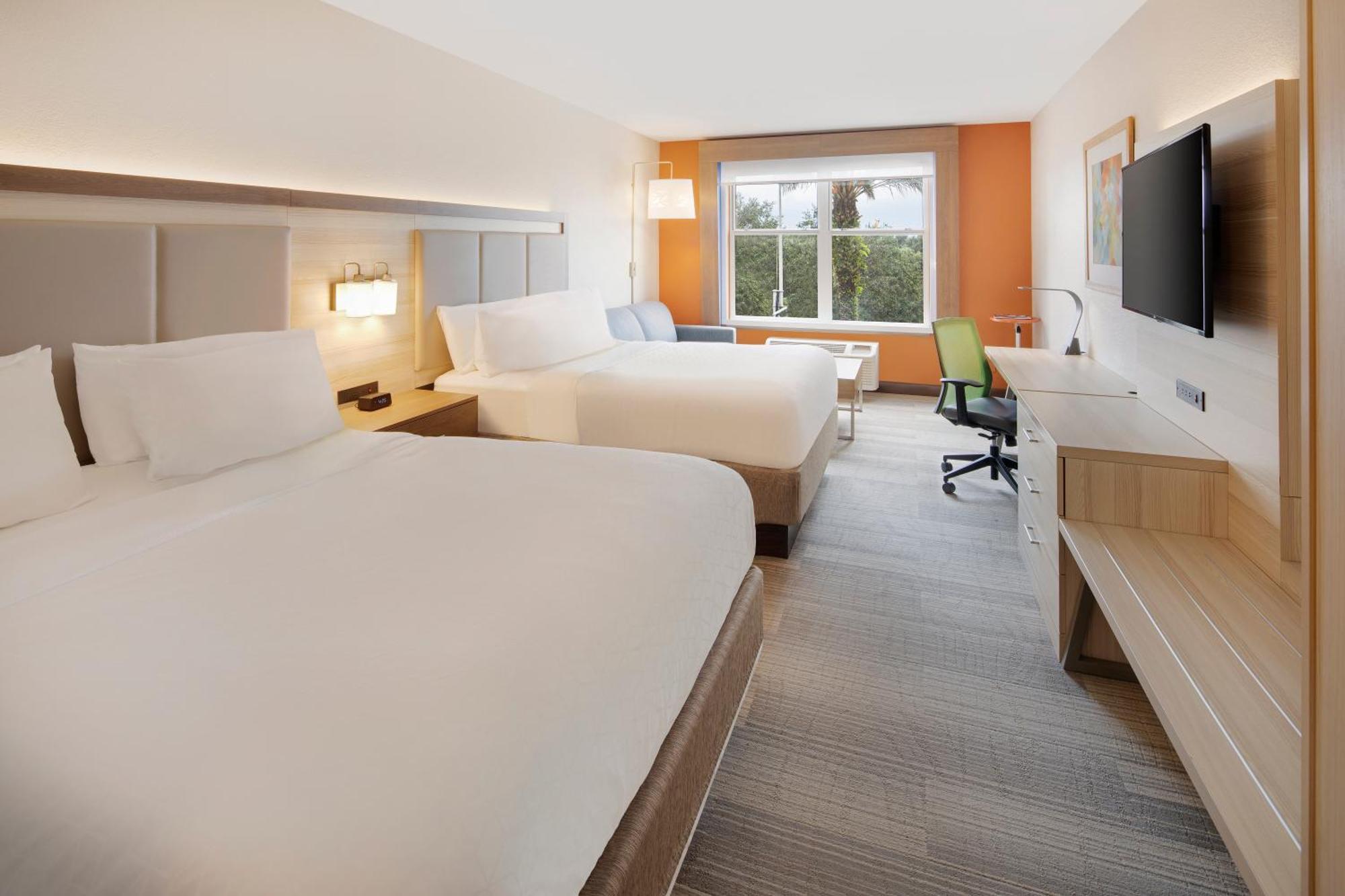 Standard Queen Room with Two Queen Beds - Extra Floor Space