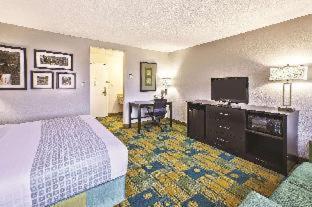 King Room with Kitchenette - Non-Smoking