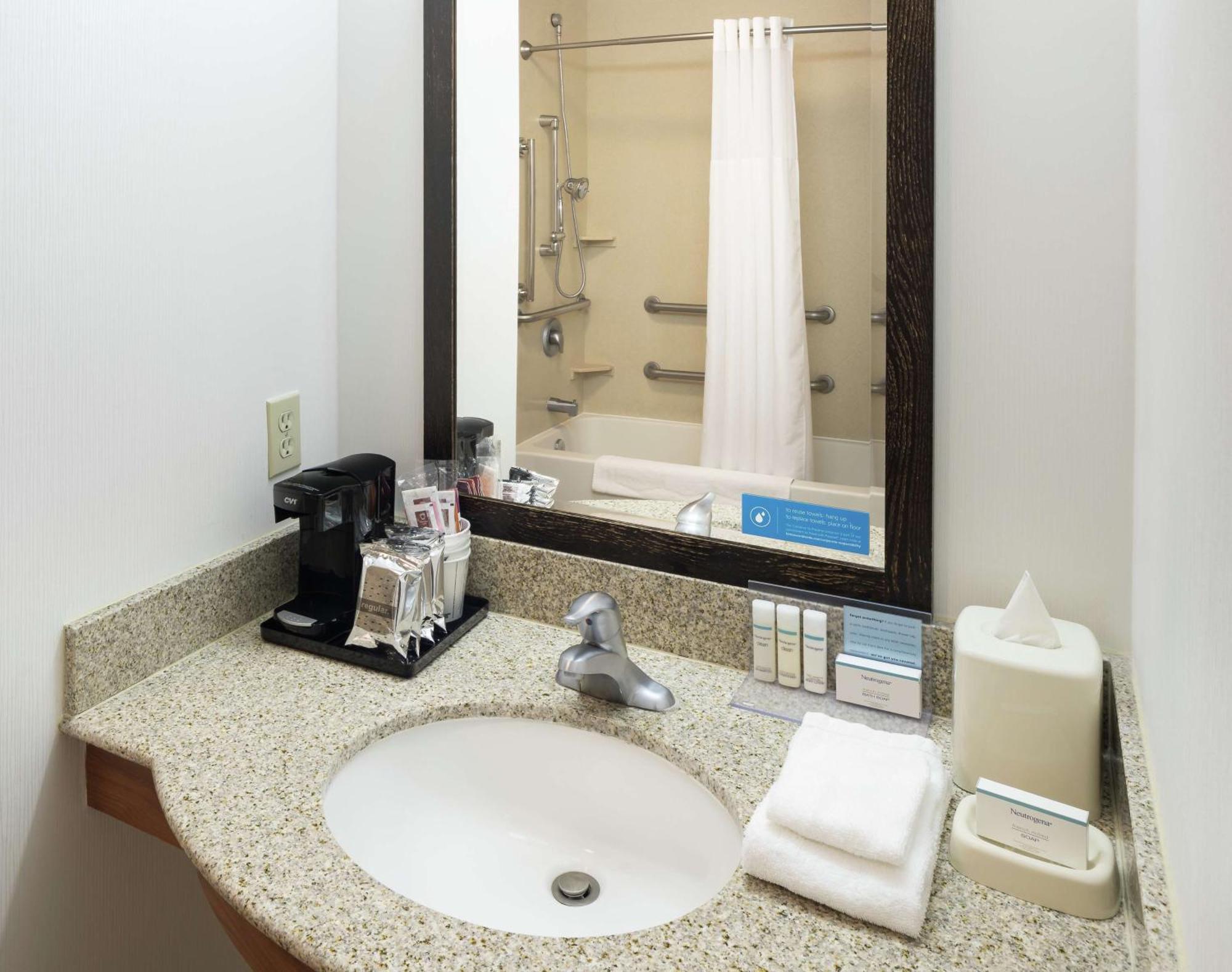 King Room with Accessible Tub - Mobility and Hearing Access/Non-Smoking