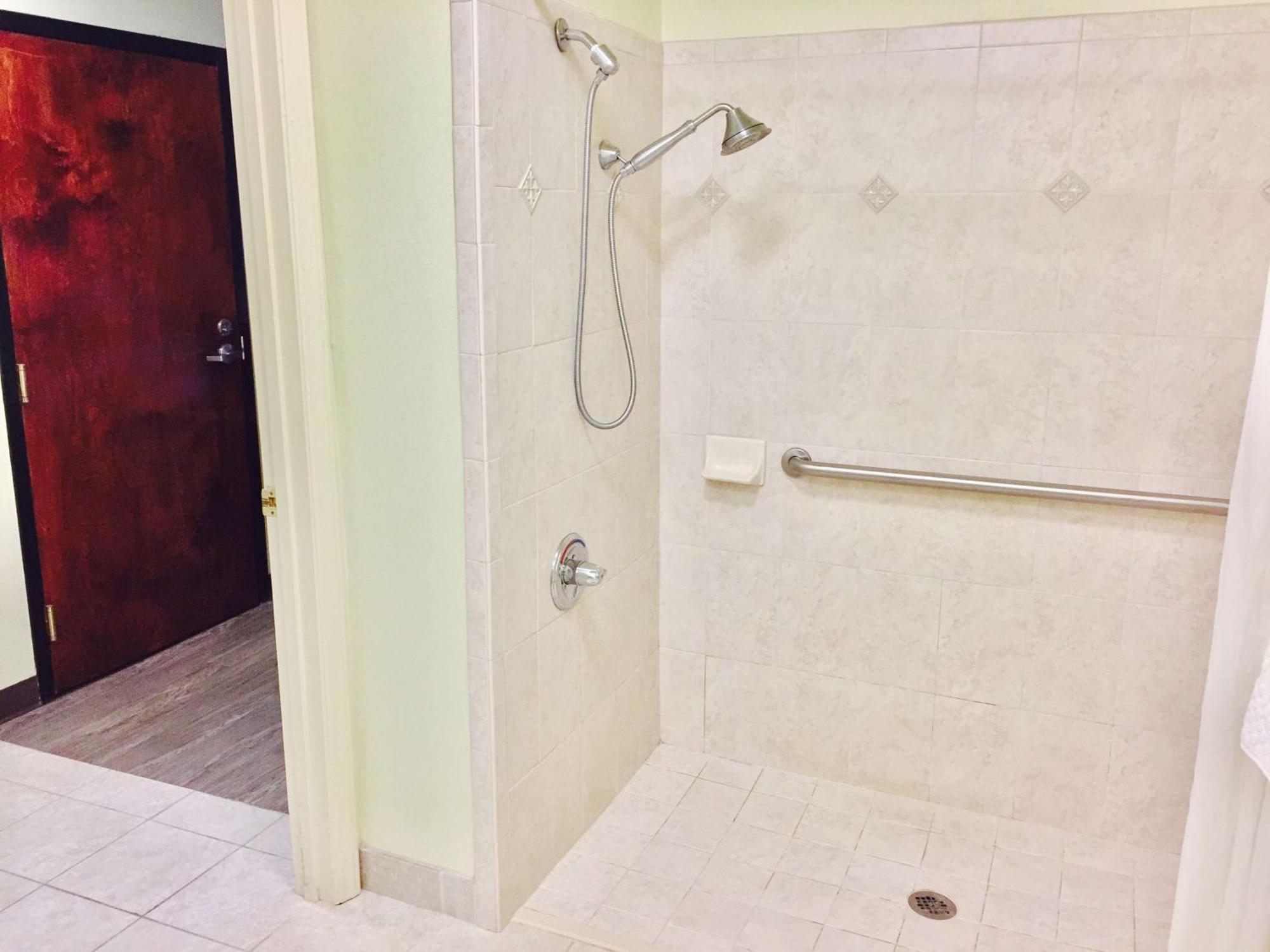 King Room with Roll-in Shower - Disability Access/Non-Smoking