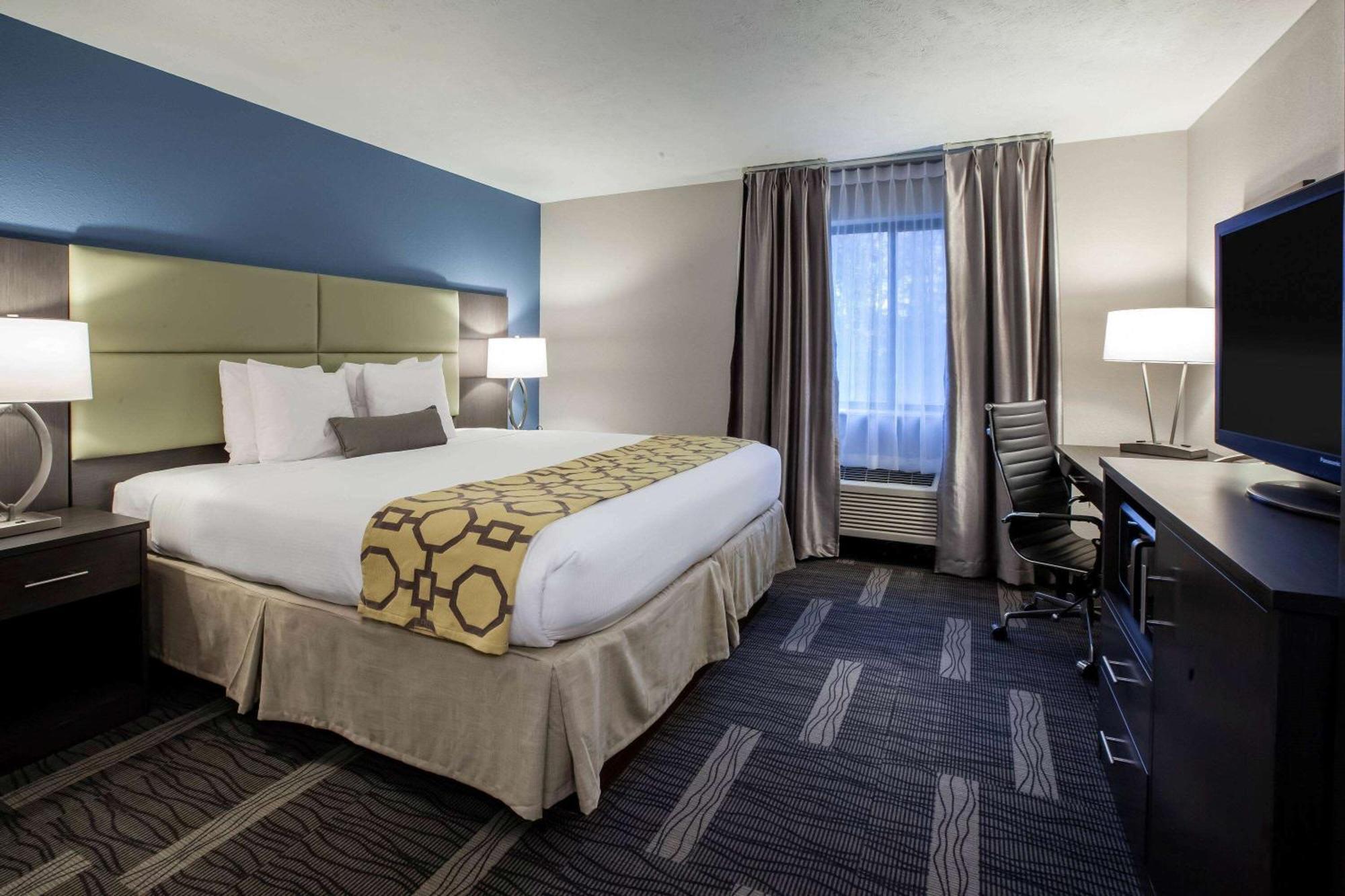 Deluxe King Room - Non-Smoking