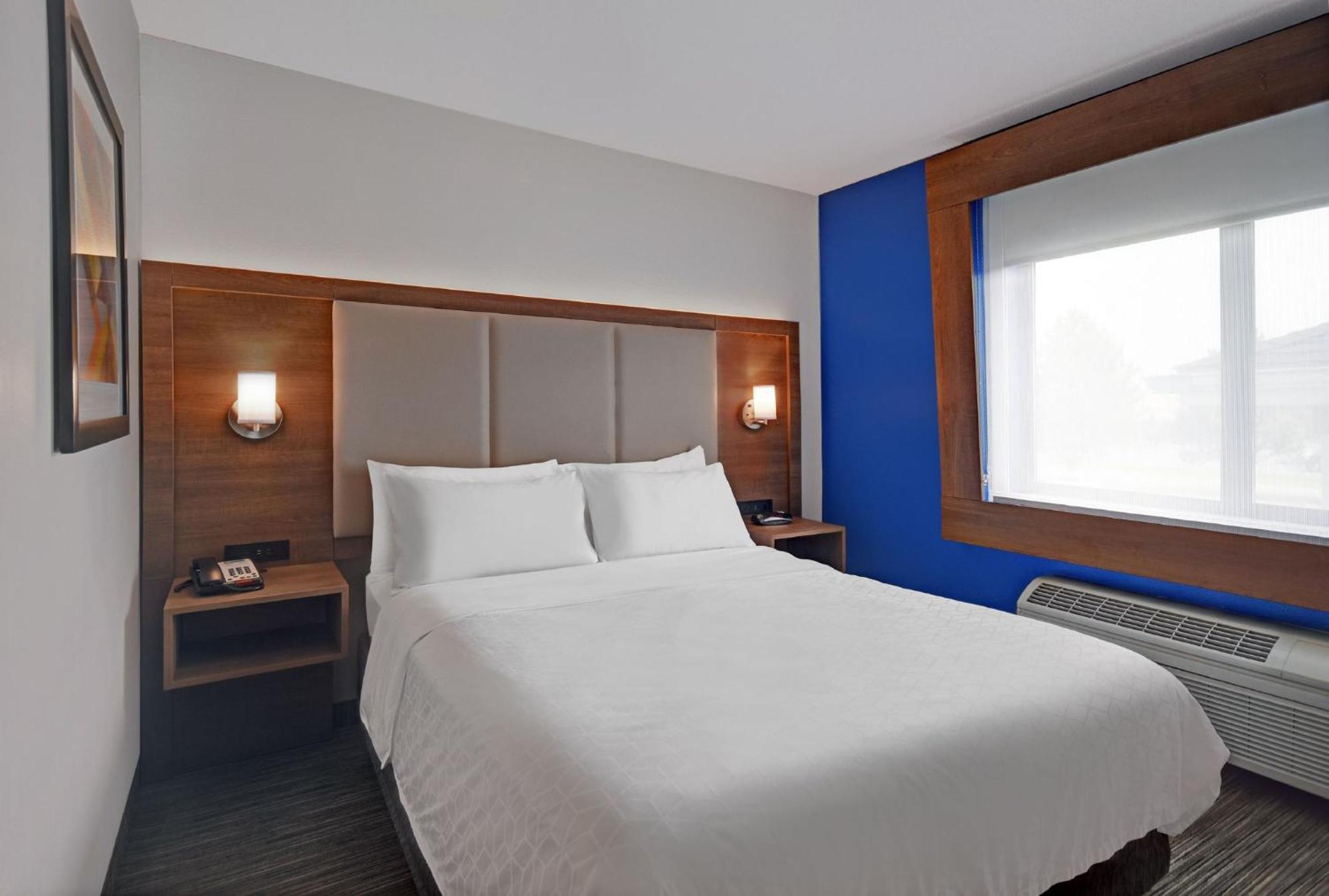 Standard Queen Room