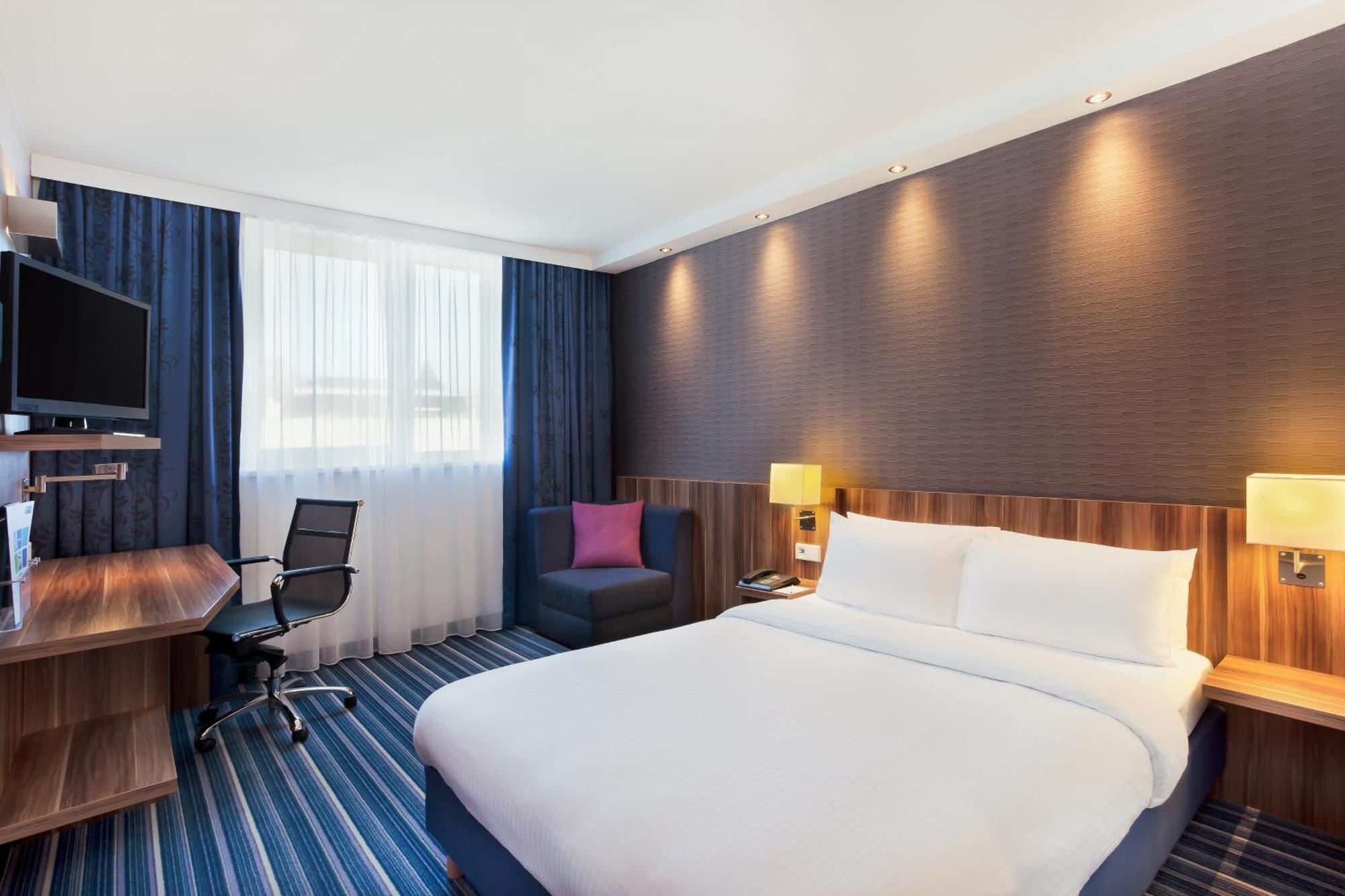 Standaard Kamer met Queensize Bed en Uitzicht op de Binnenplaats