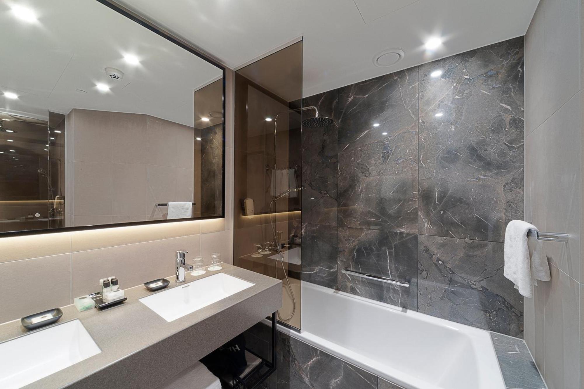 Suite met 1 Slaapkamer met Kingsize Bed en Woonruimte