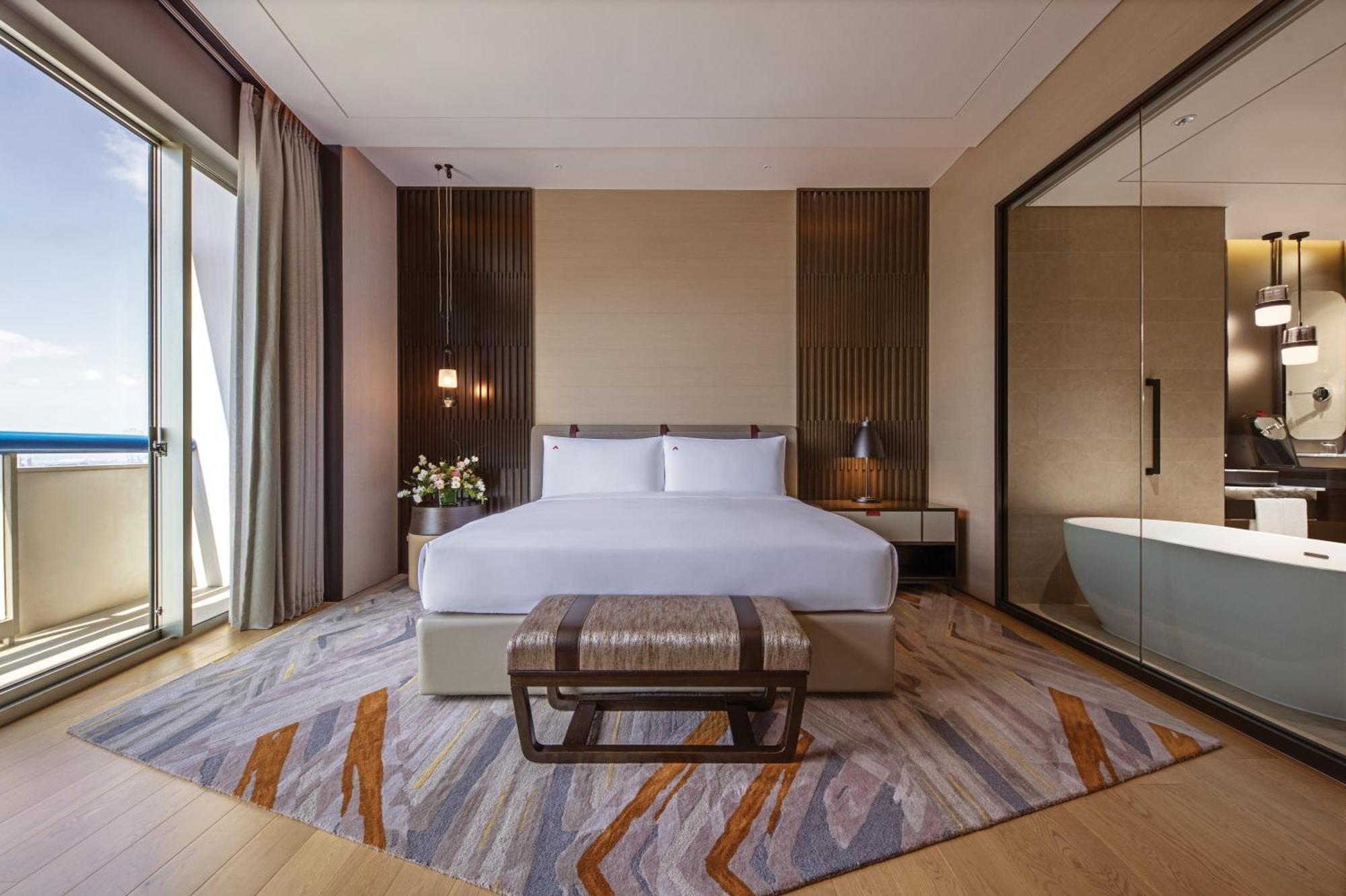 Suite Crest avec 1 Lit King-Size, Accès au Salon L65, Étage Supérieur et 2 Balcons - Vue Panoramique