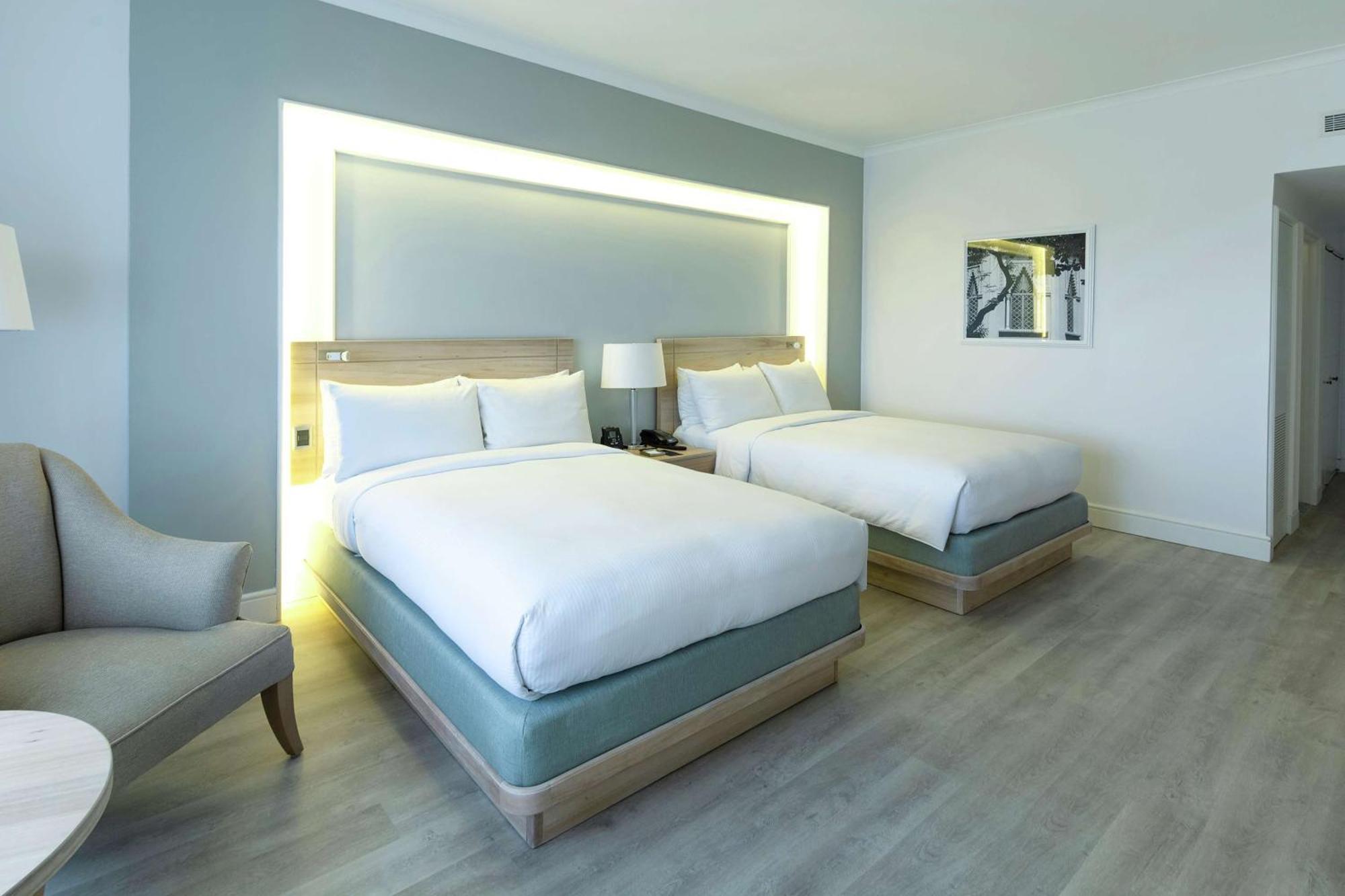Habitación con 2 camas grandes
