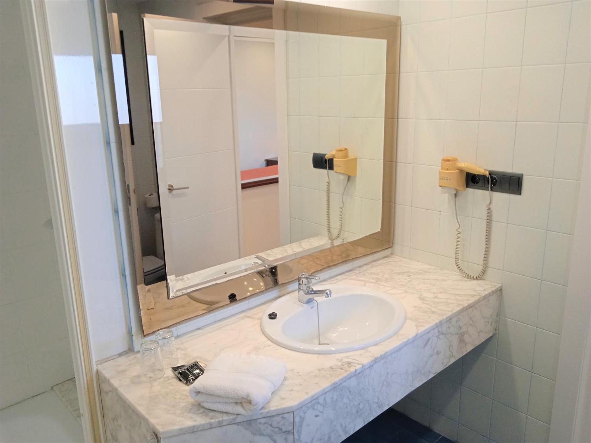 Basic Double Room - 1 or 2 beds.,1441611286:JPEG