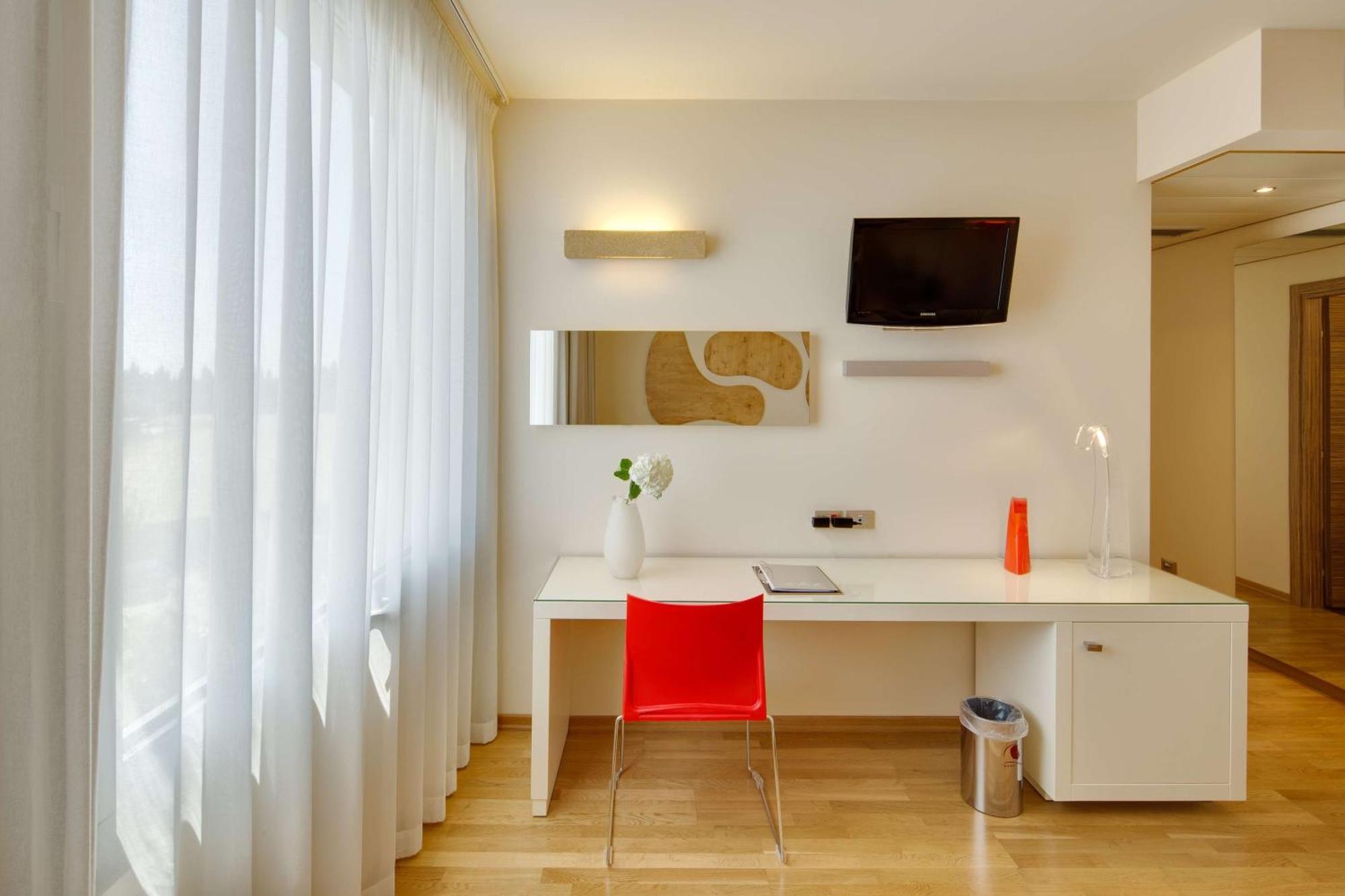 Junior King Suite,1278113590:JPEG